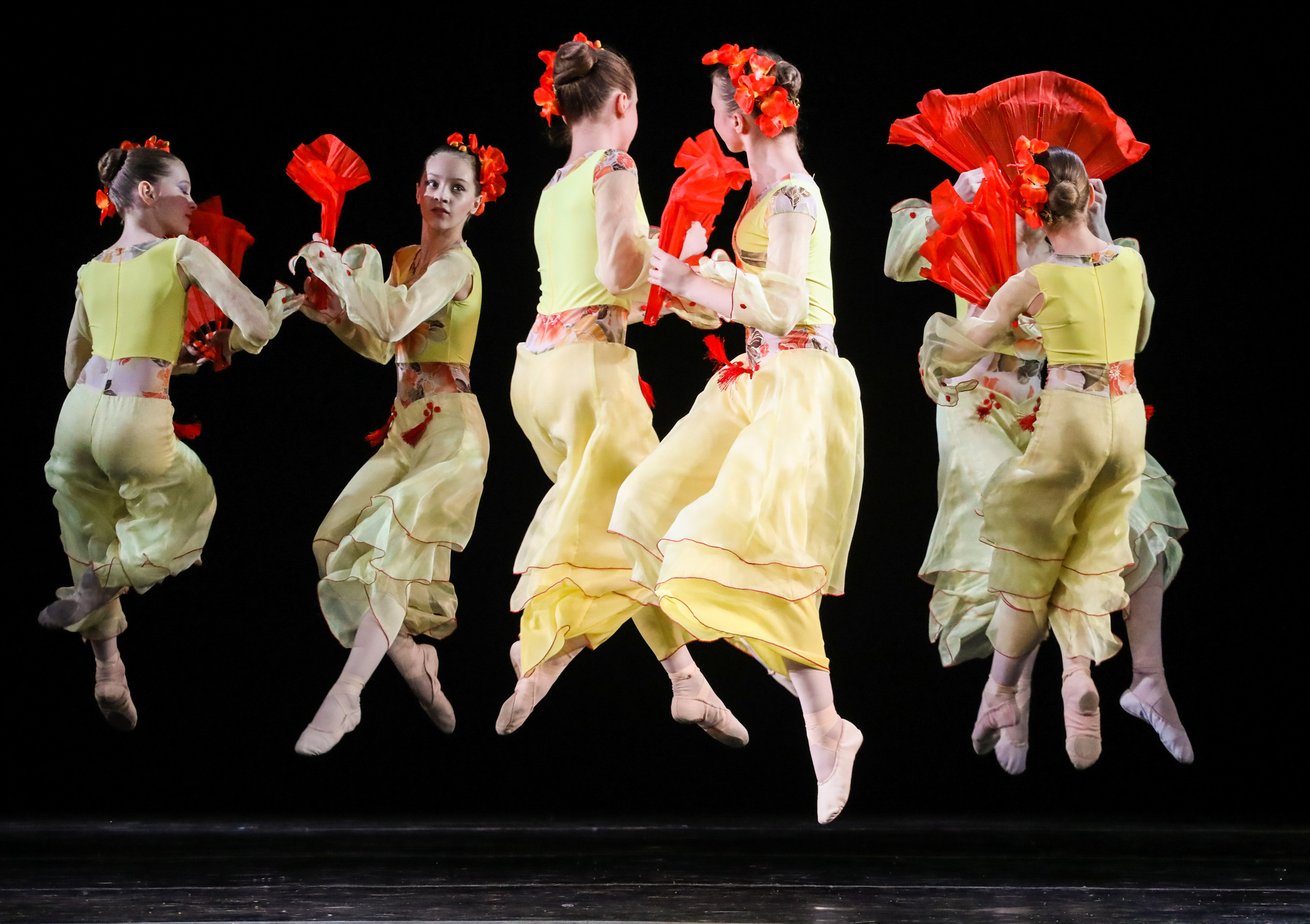 DANCE. Professional reportage photographer in Israel Julia Shaki