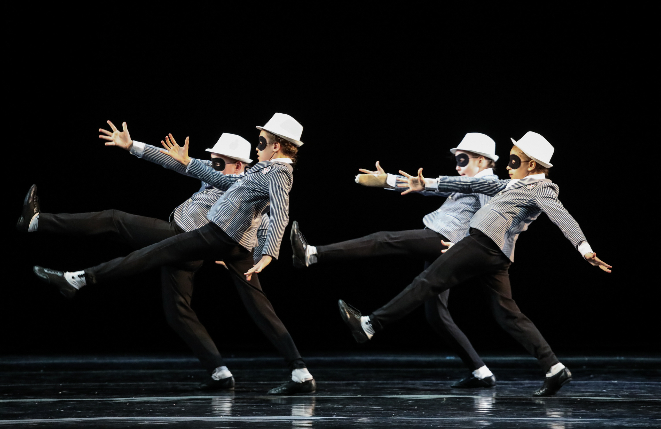 DANCE. Professional reportage photographer in Israel Julia Shaki