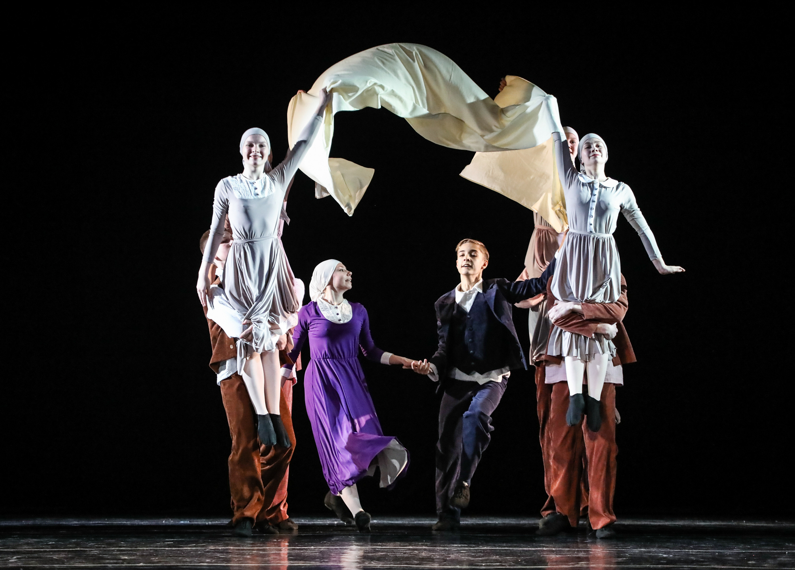 DANCE. Professional reportage photographer in Israel Julia Shaki