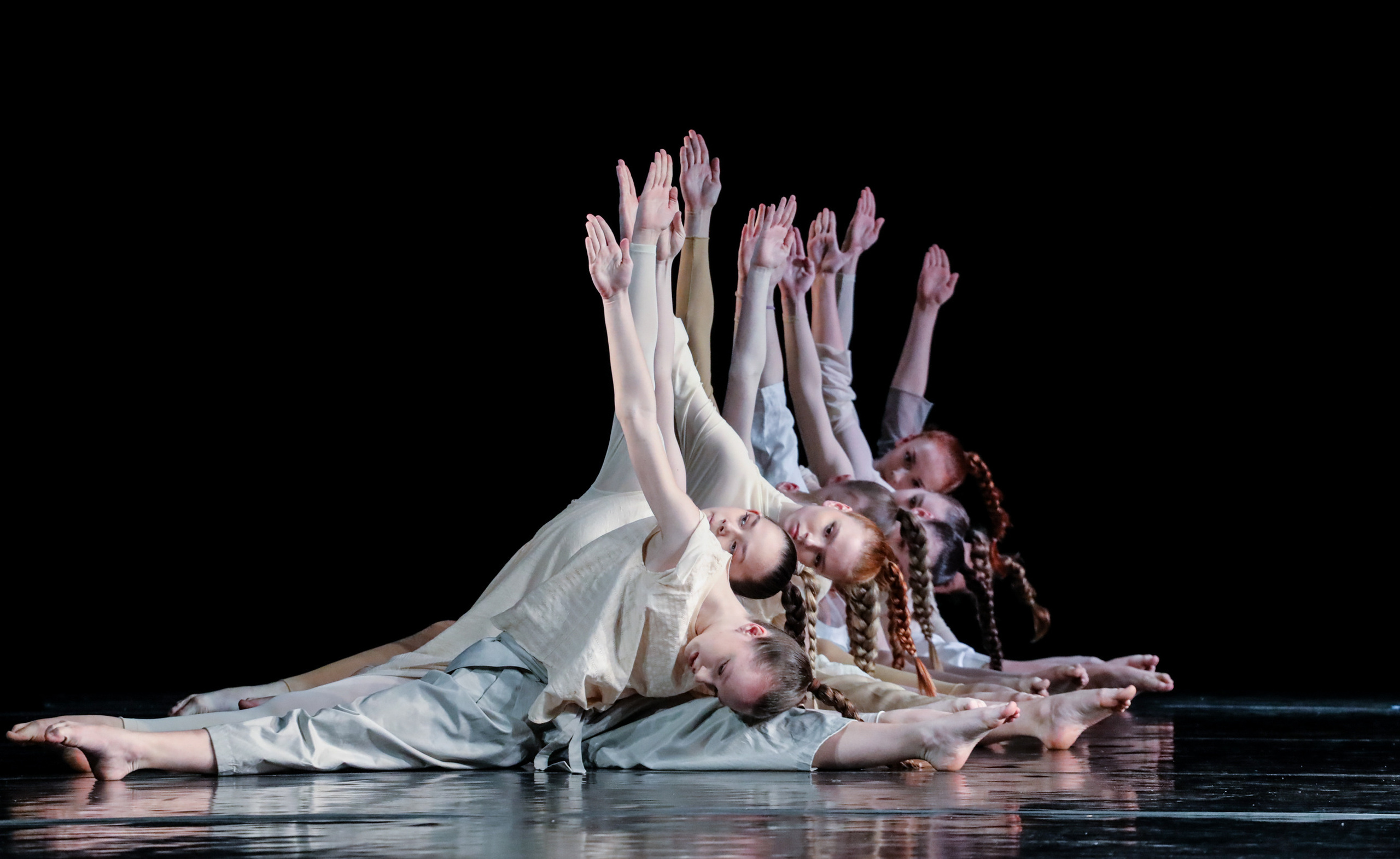 DANCE. Professional reportage photographer in Israel Julia Shaki