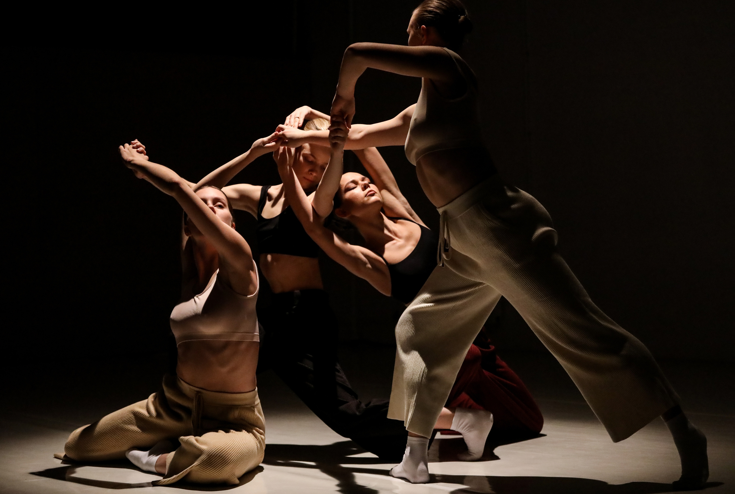 DANCE. Professional reportage photographer in Israel Julia Shaki