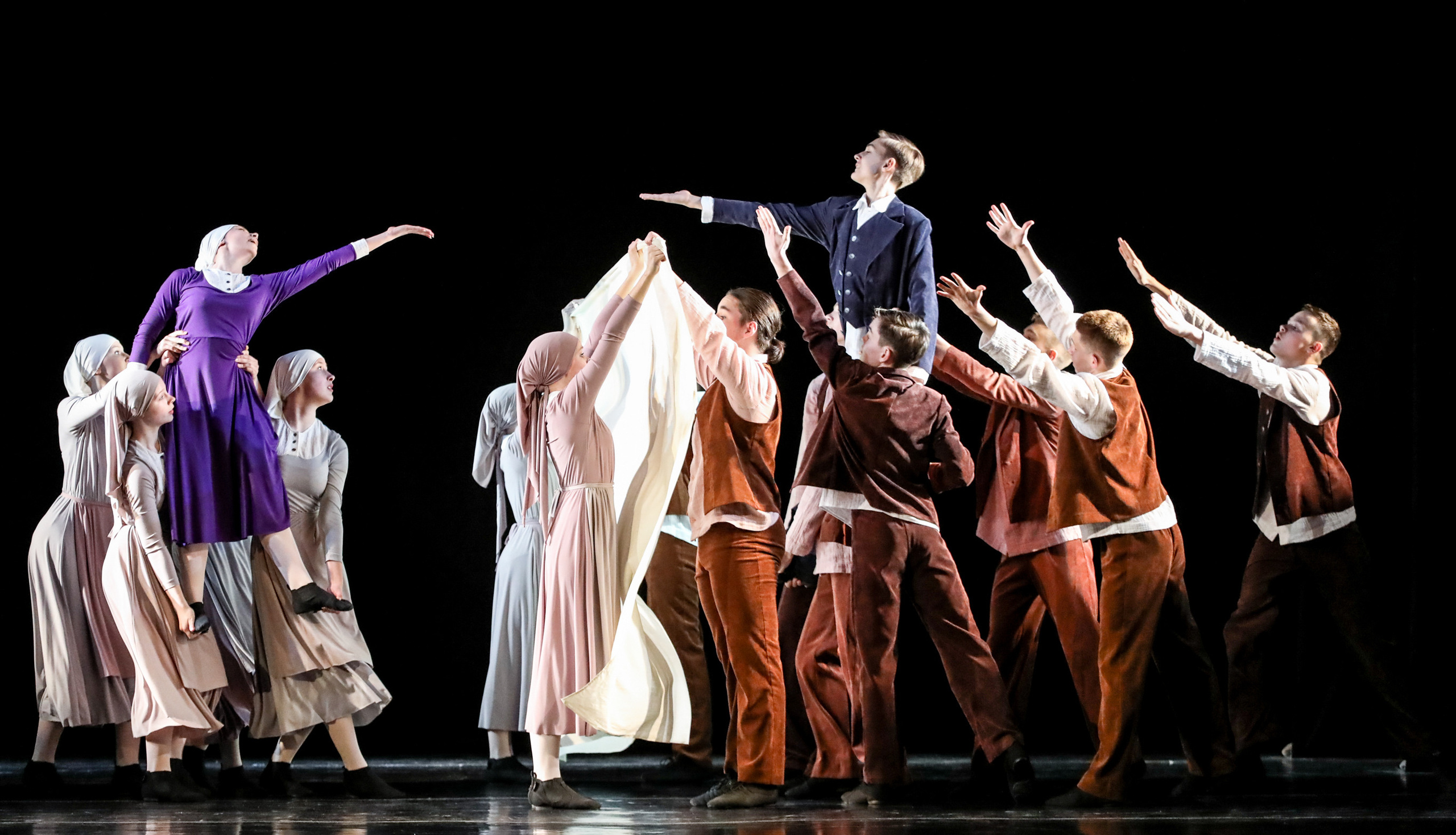 DANCE. Professional reportage photographer in Israel Julia Shaki