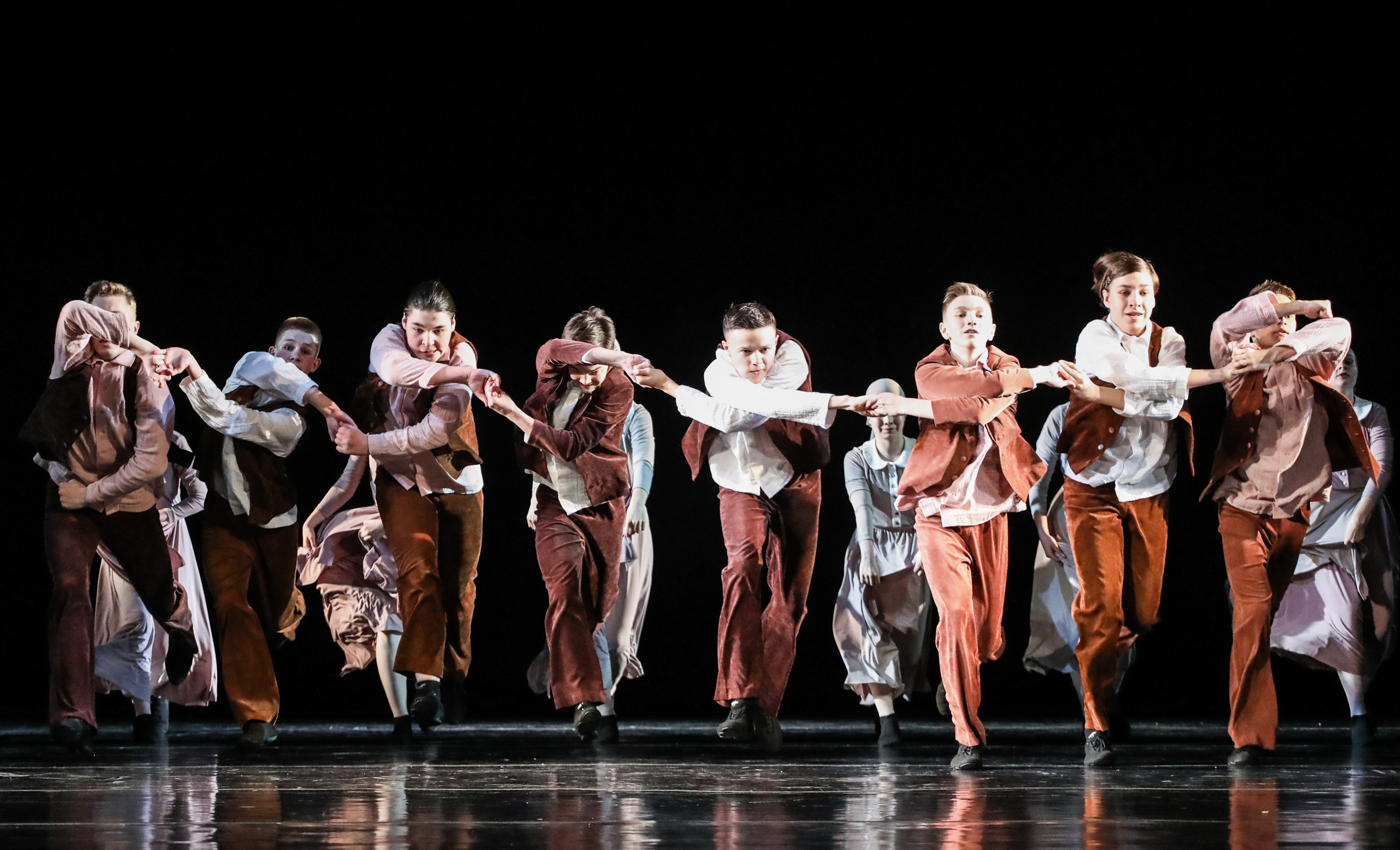 DANCE. Professional reportage photographer in Israel Julia Shaki