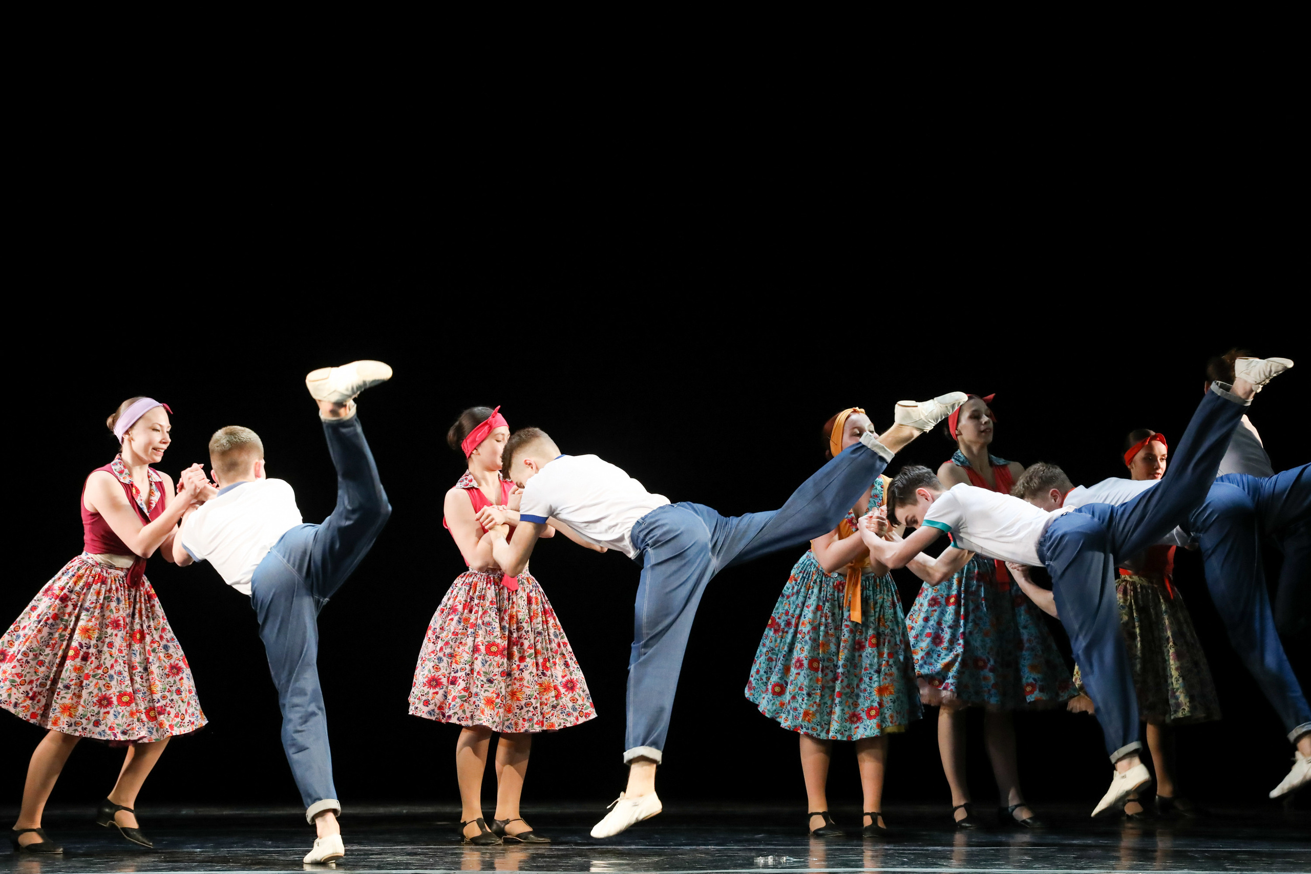 DANCE. Professional reportage photographer in Israel Julia Shaki