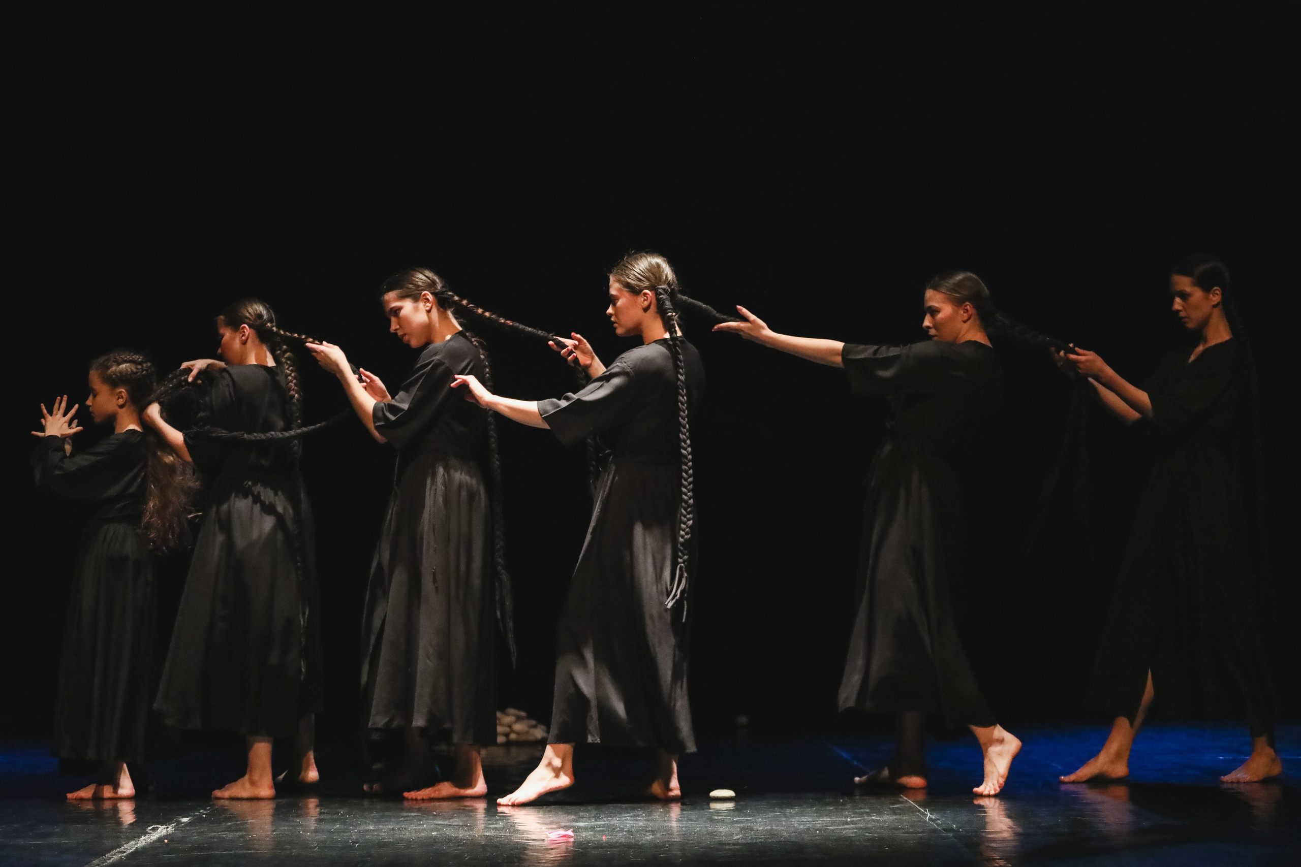 DANCE. Professional reportage photographer in Israel Julia Shaki