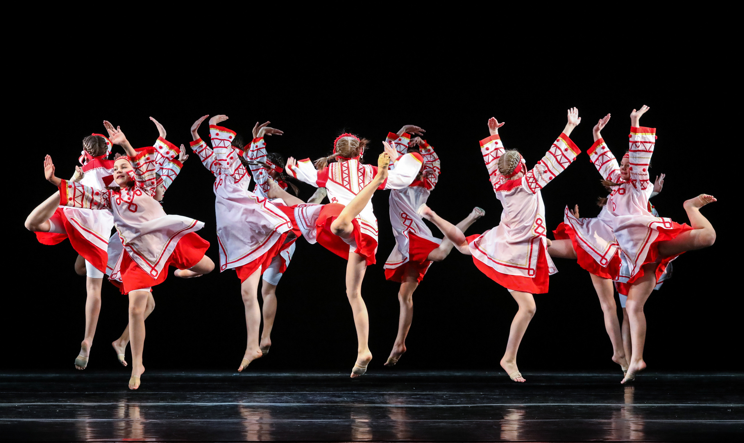 DANCE. Professional reportage photographer in Israel Julia Shaki