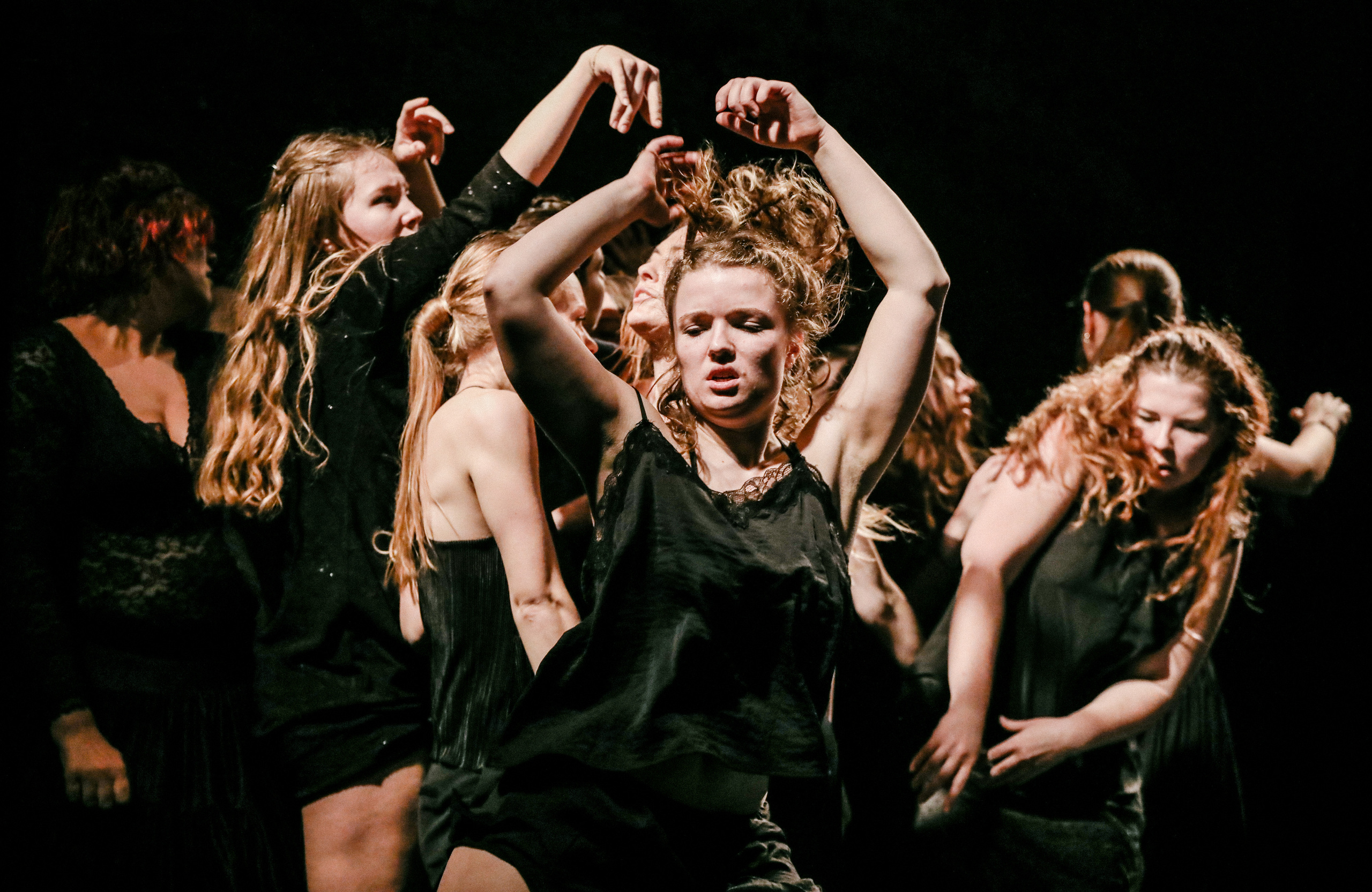 DANCE. Professional reportage photographer in Israel Julia Shaki