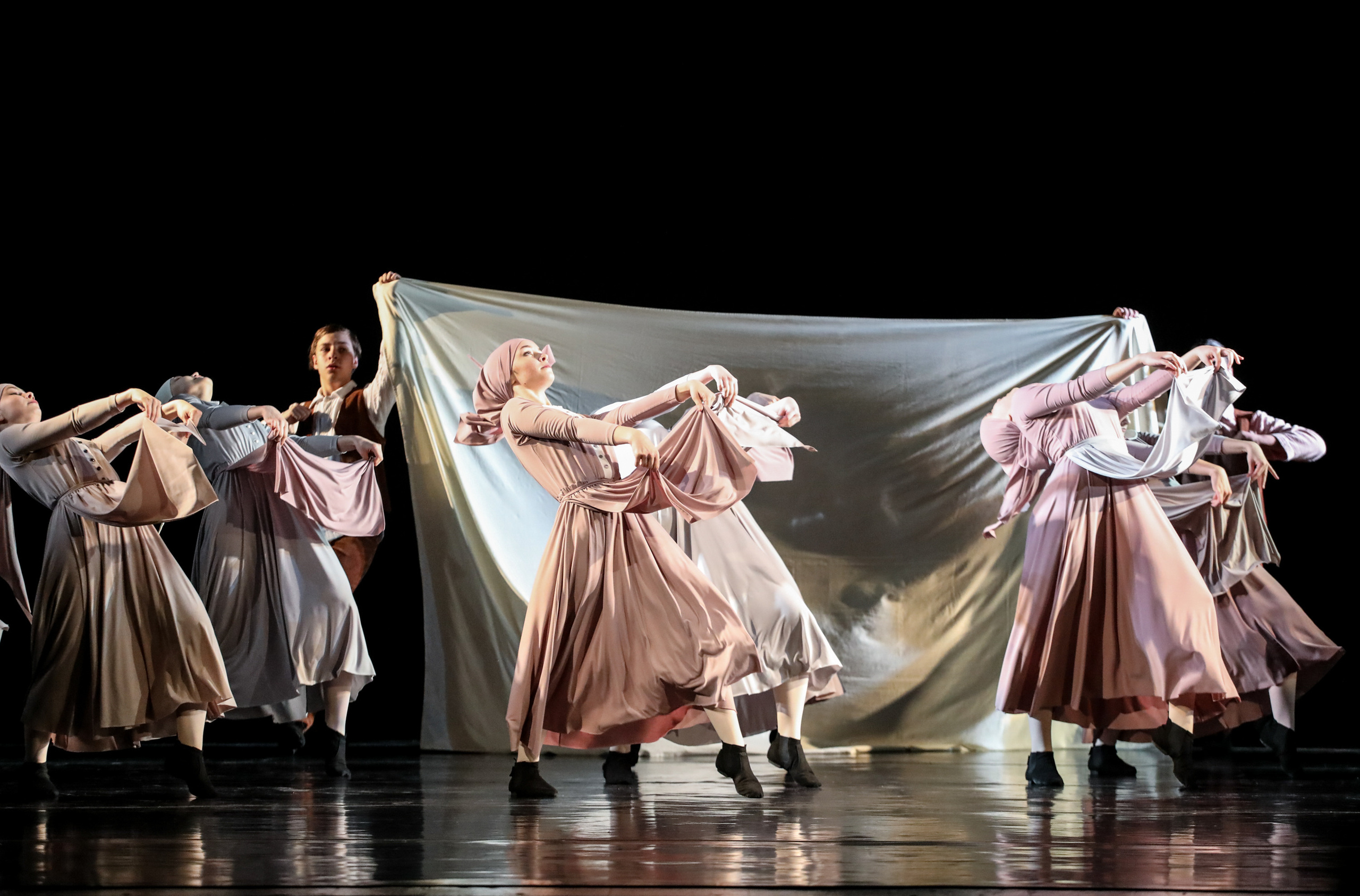 DANCE. Professional reportage photographer in Israel Julia Shaki