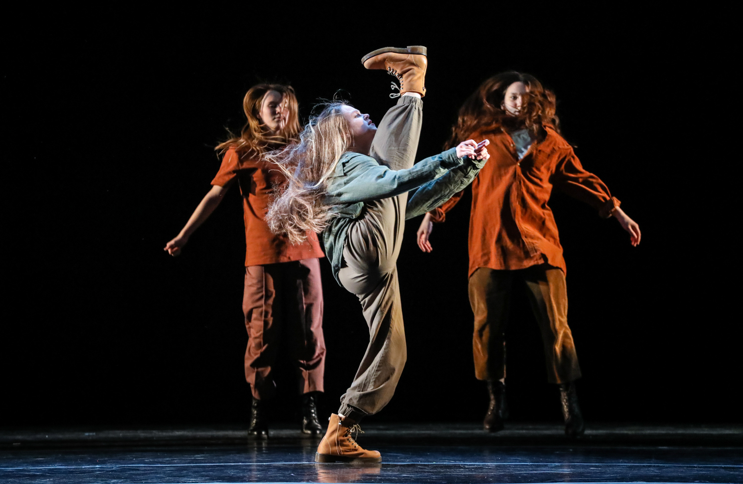 DANCE. Professional reportage photographer in Israel Julia Shaki