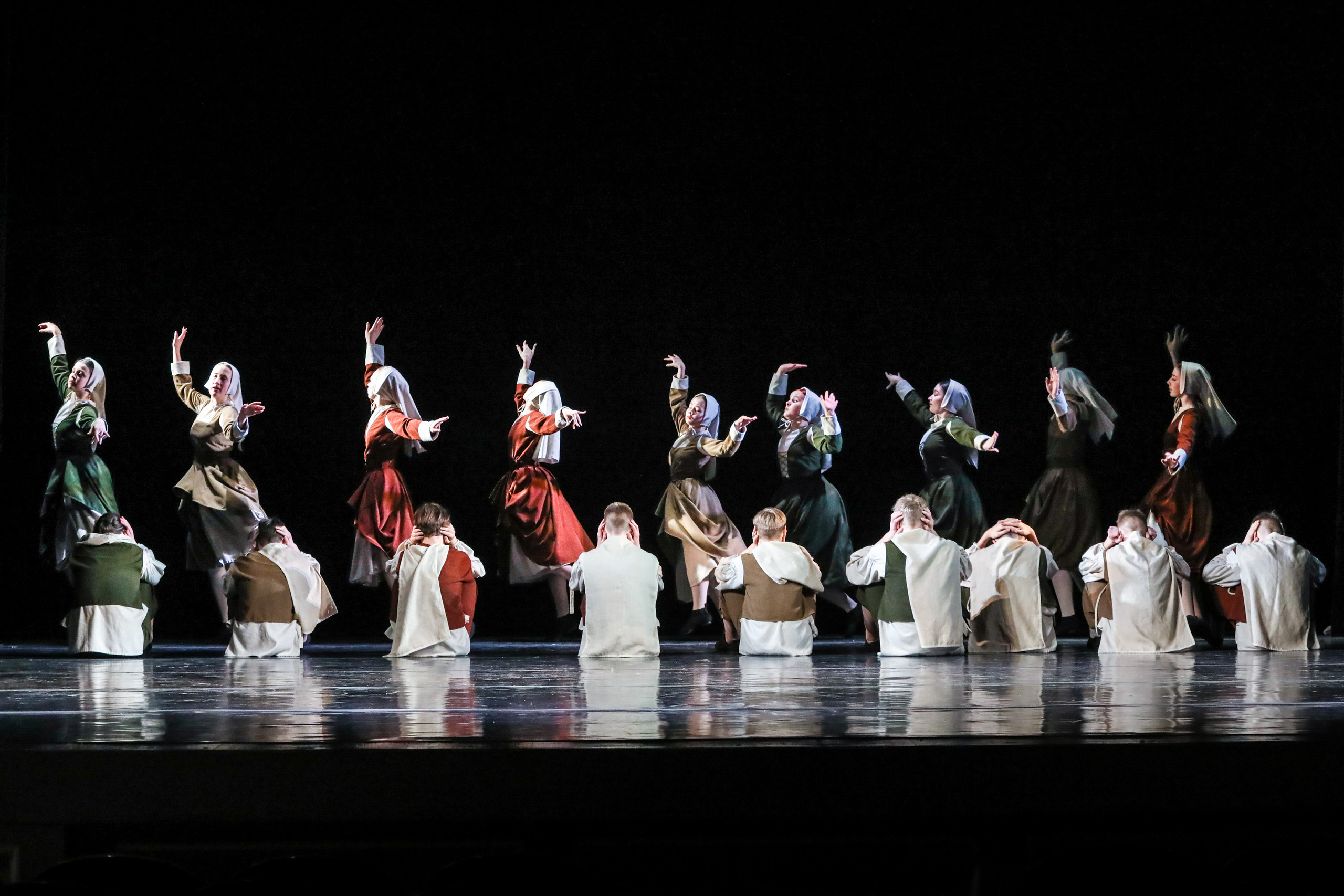 DANCE. Professional reportage photographer in Israel Julia Shaki