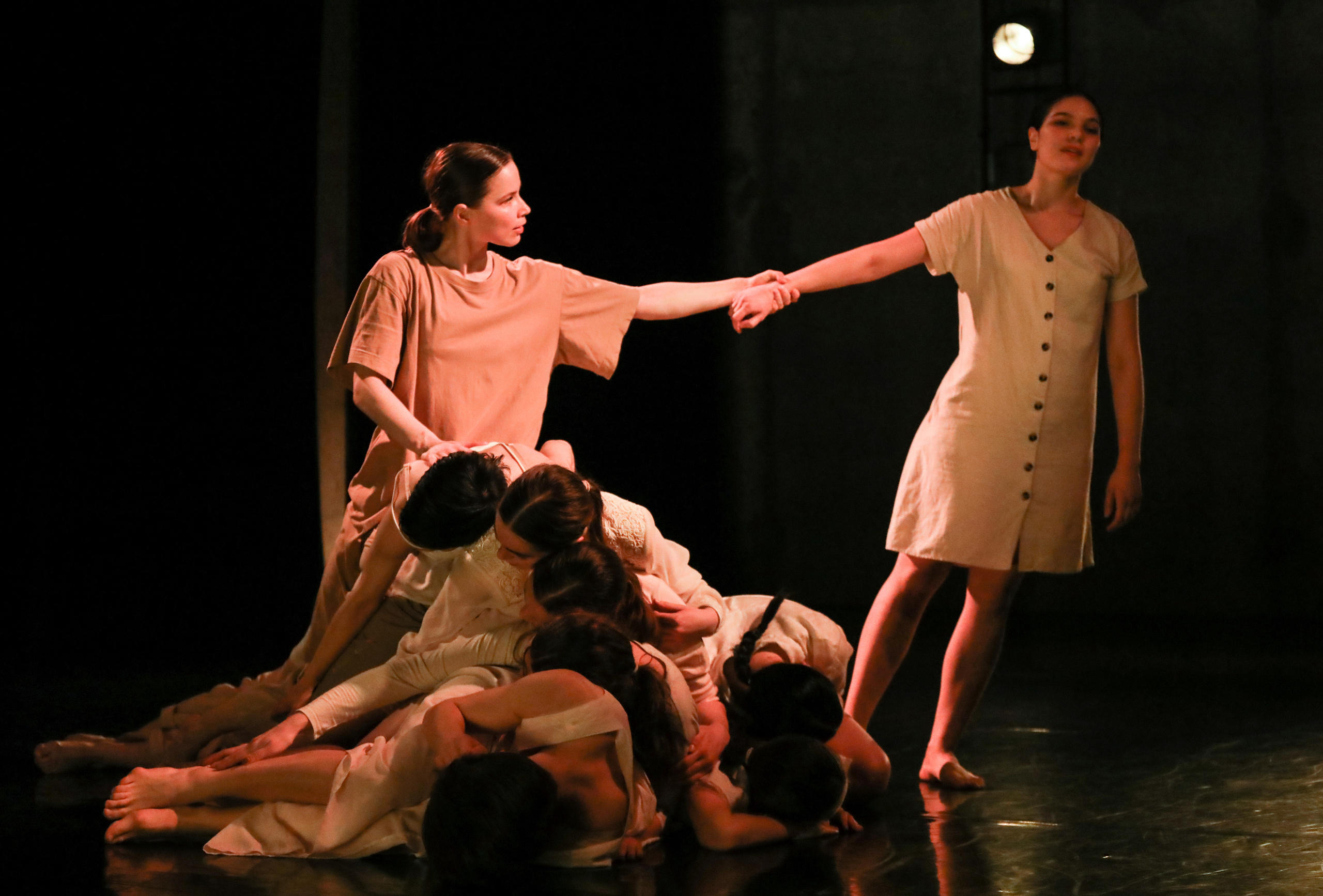 DANCE. Professional reportage photographer in Israel Julia Shaki