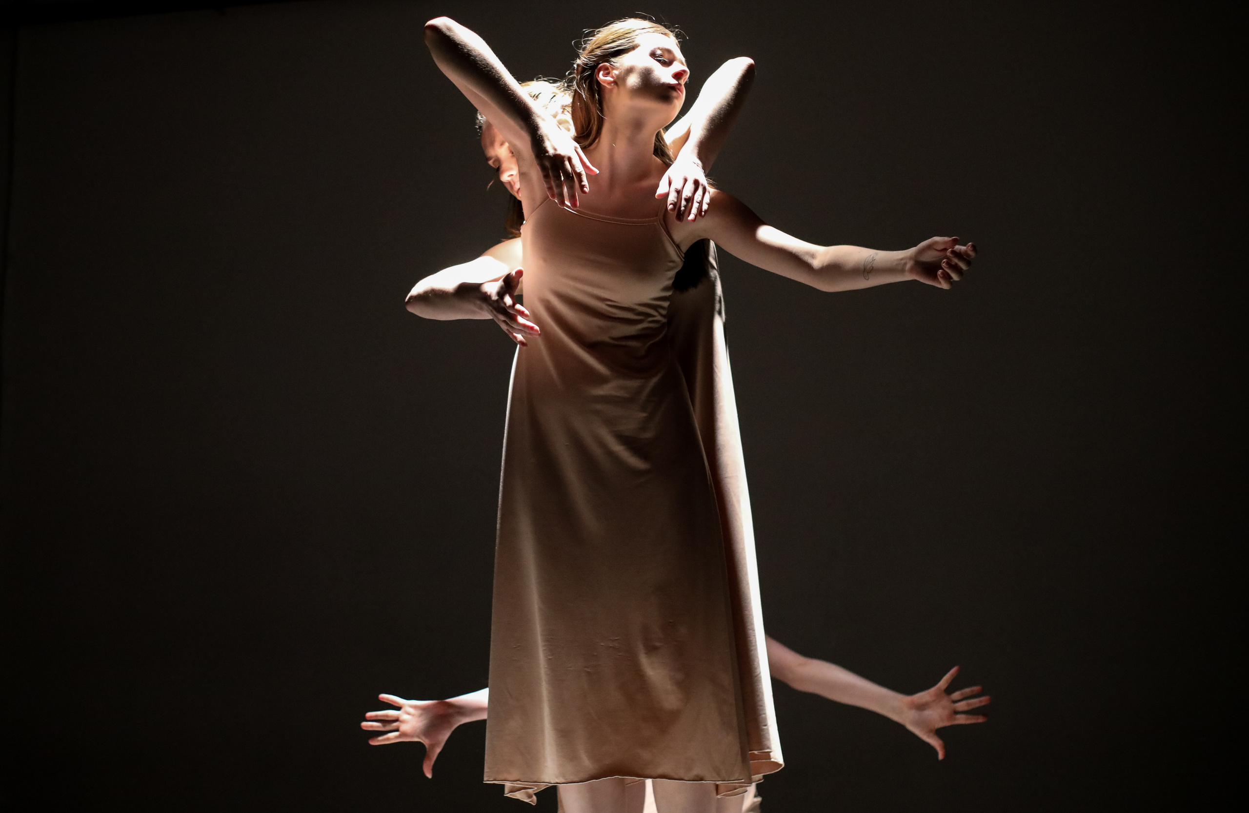 DANCE. Professional reportage photographer in Israel Julia Shaki