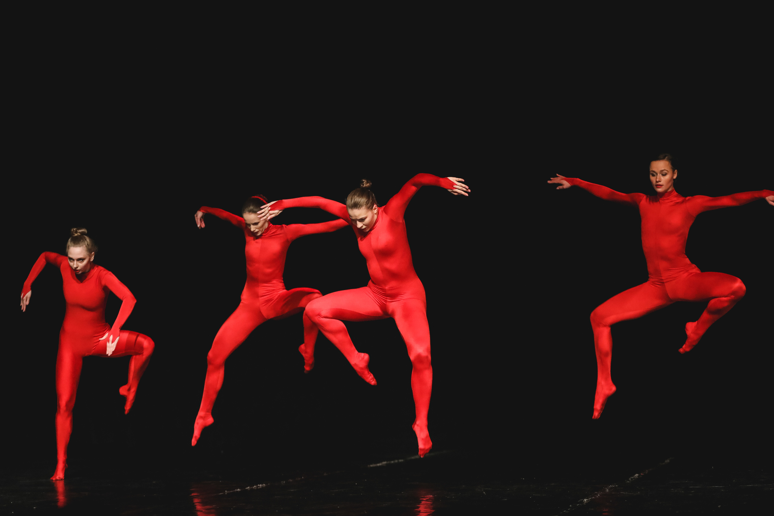 DANCE. Professional reportage photographer in Israel Julia Shaki