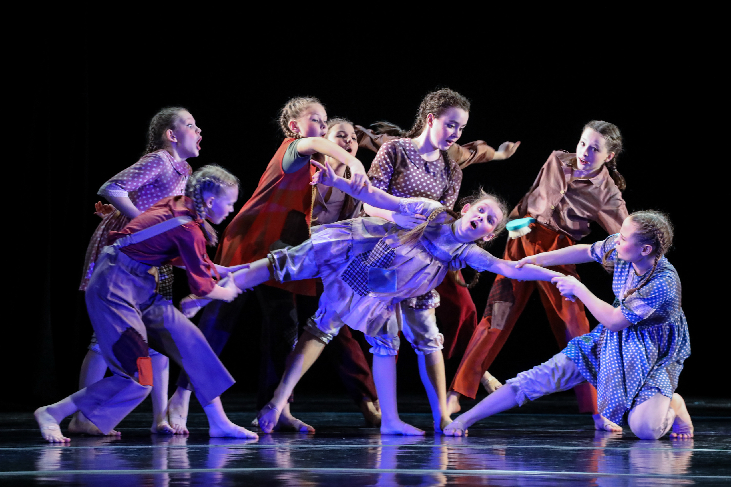 DANCE. Professional reportage photographer in Israel Julia Shaki