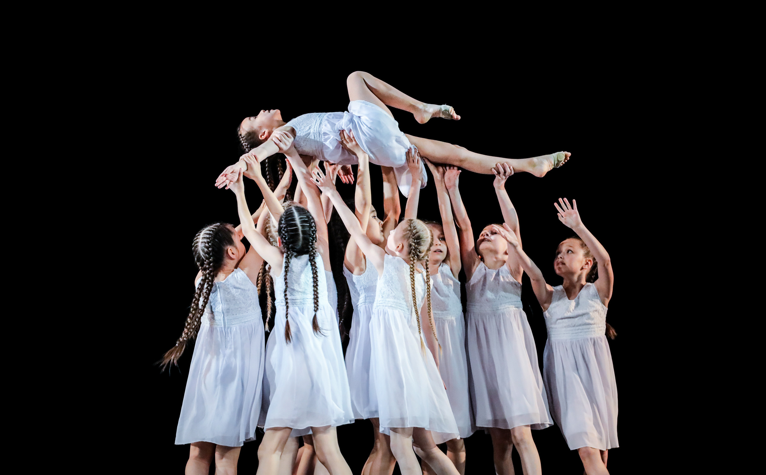 DANCE. Professional reportage photographer in Israel Julia Shaki