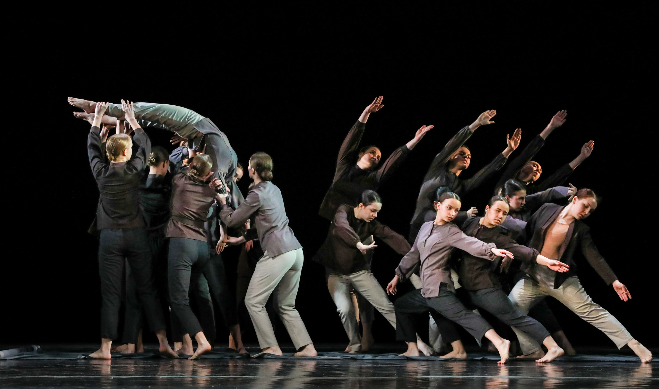 DANCE. Professional reportage photographer in Israel Julia Shaki