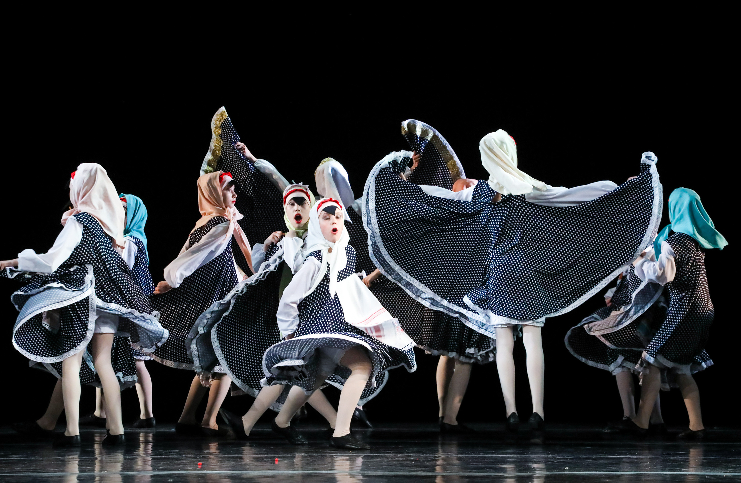 DANCE. Professional reportage photographer in Israel Julia Shaki