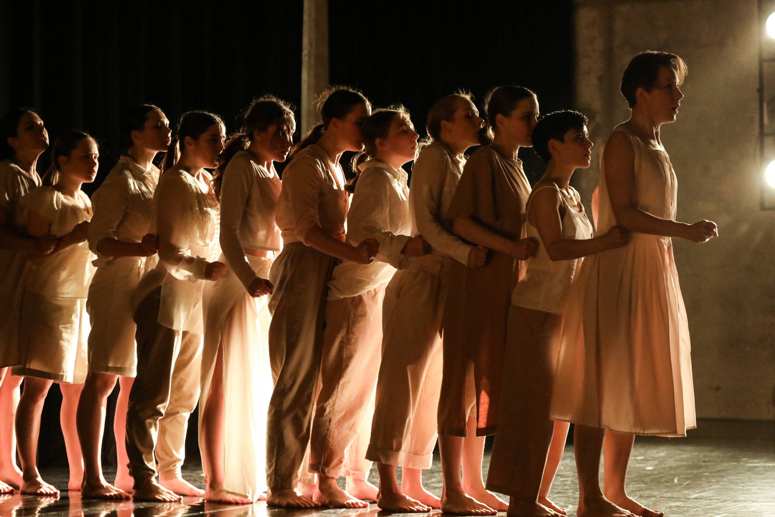 DANCE. Professional reportage photographer in Israel Julia Shaki