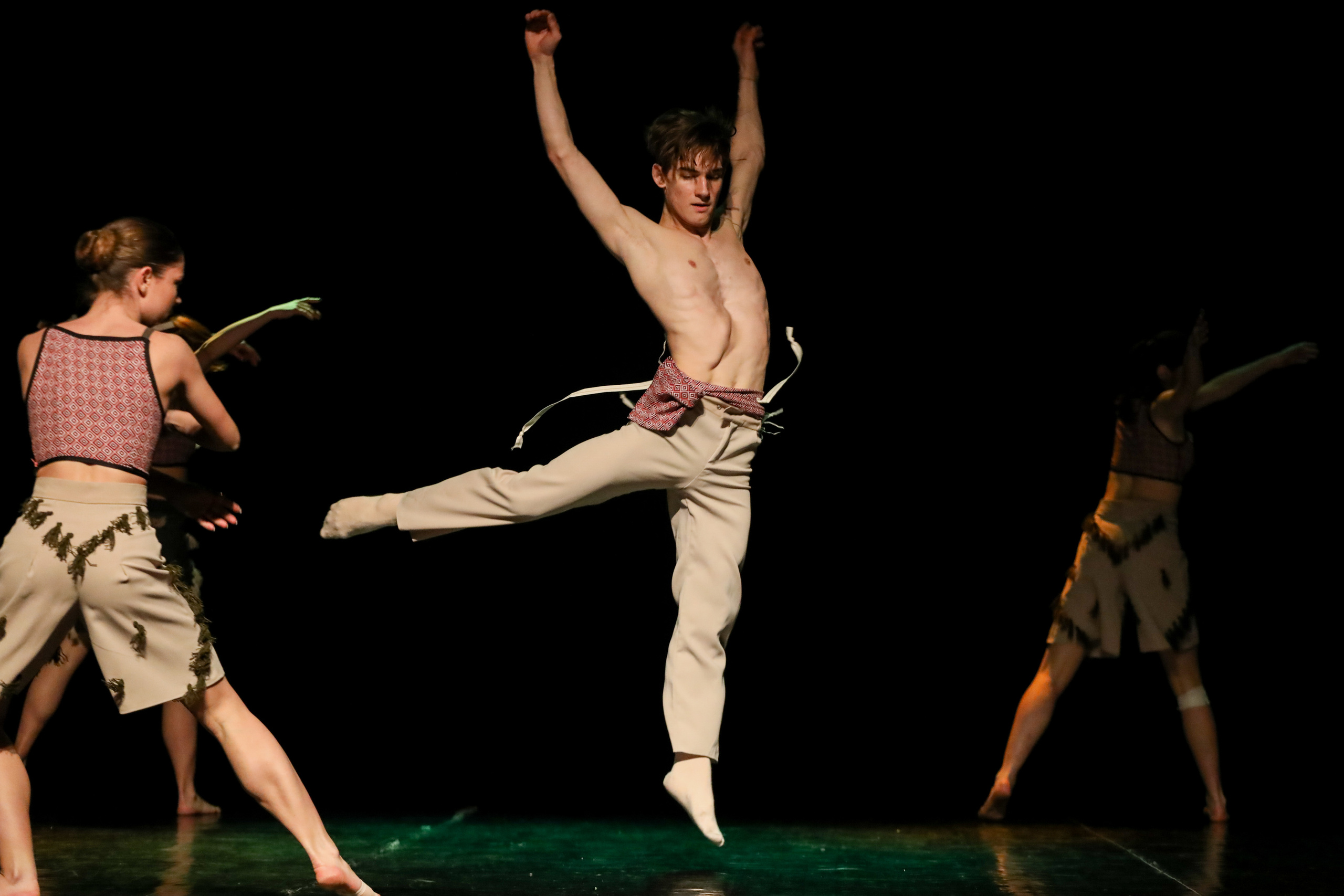 DANCE. Professional reportage photographer in Israel Julia Shaki