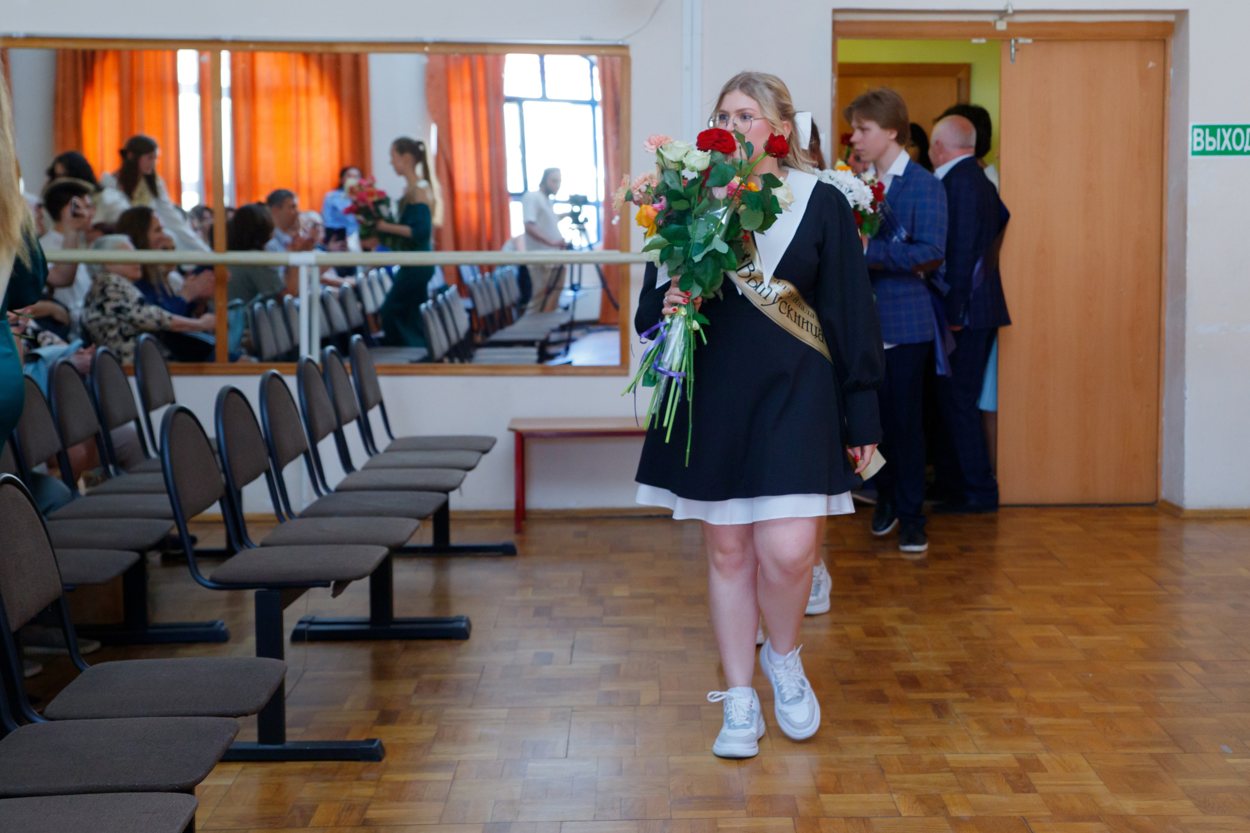 Репортажная съемка с Последнего звонка в школе в Москве. Семейный и школьный фотограф в Москве Анна Ткач