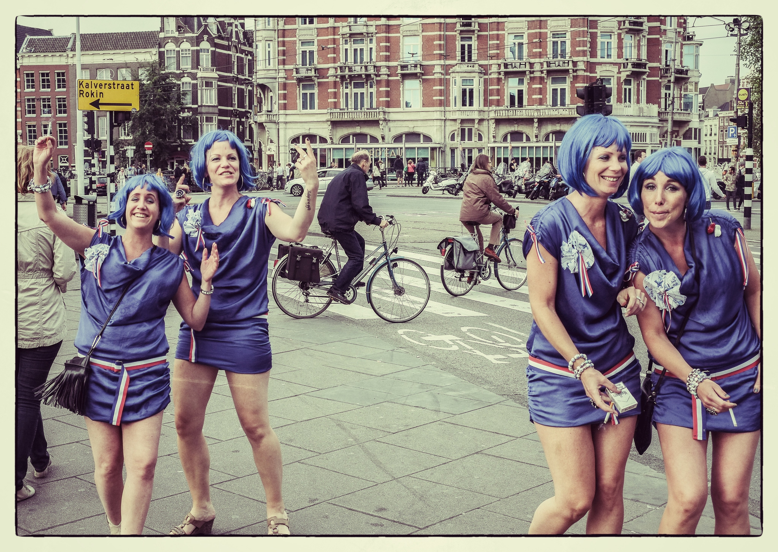 УЛИЦЫ. ПОБУДЬ ЗДЕСЬ И ЦЕЛЕЕ БУДЕТ ЭТОТ МИР