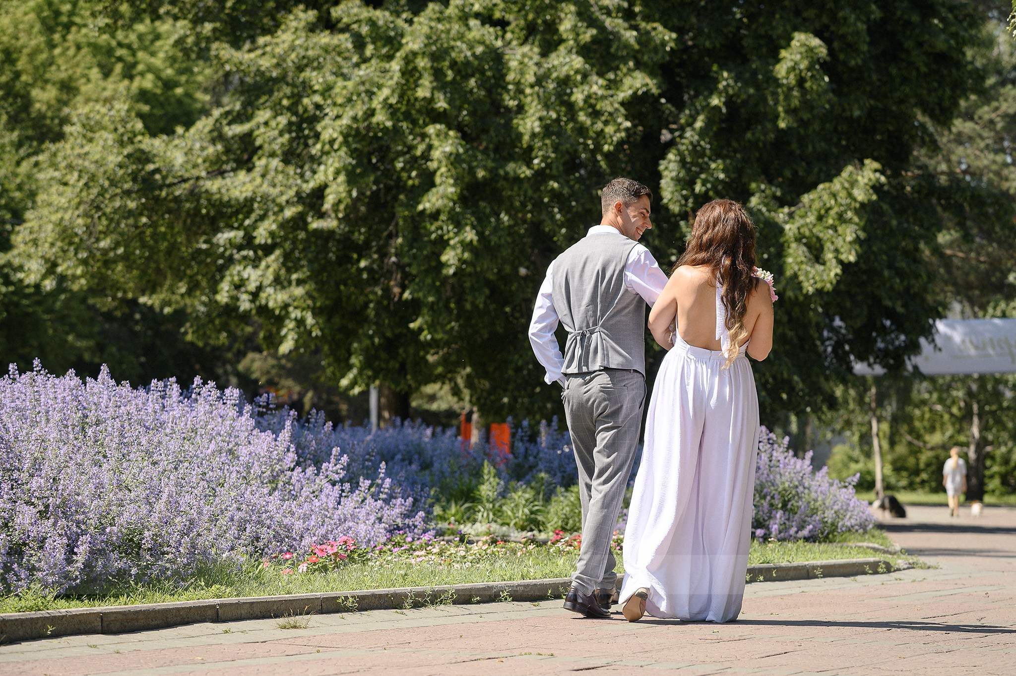 Свадебная фотосессия в Нарымском сквере Новосибирска. Свадебный и семейный, event фотограф, фоторепортаж в Новосибирске — Саша Кё