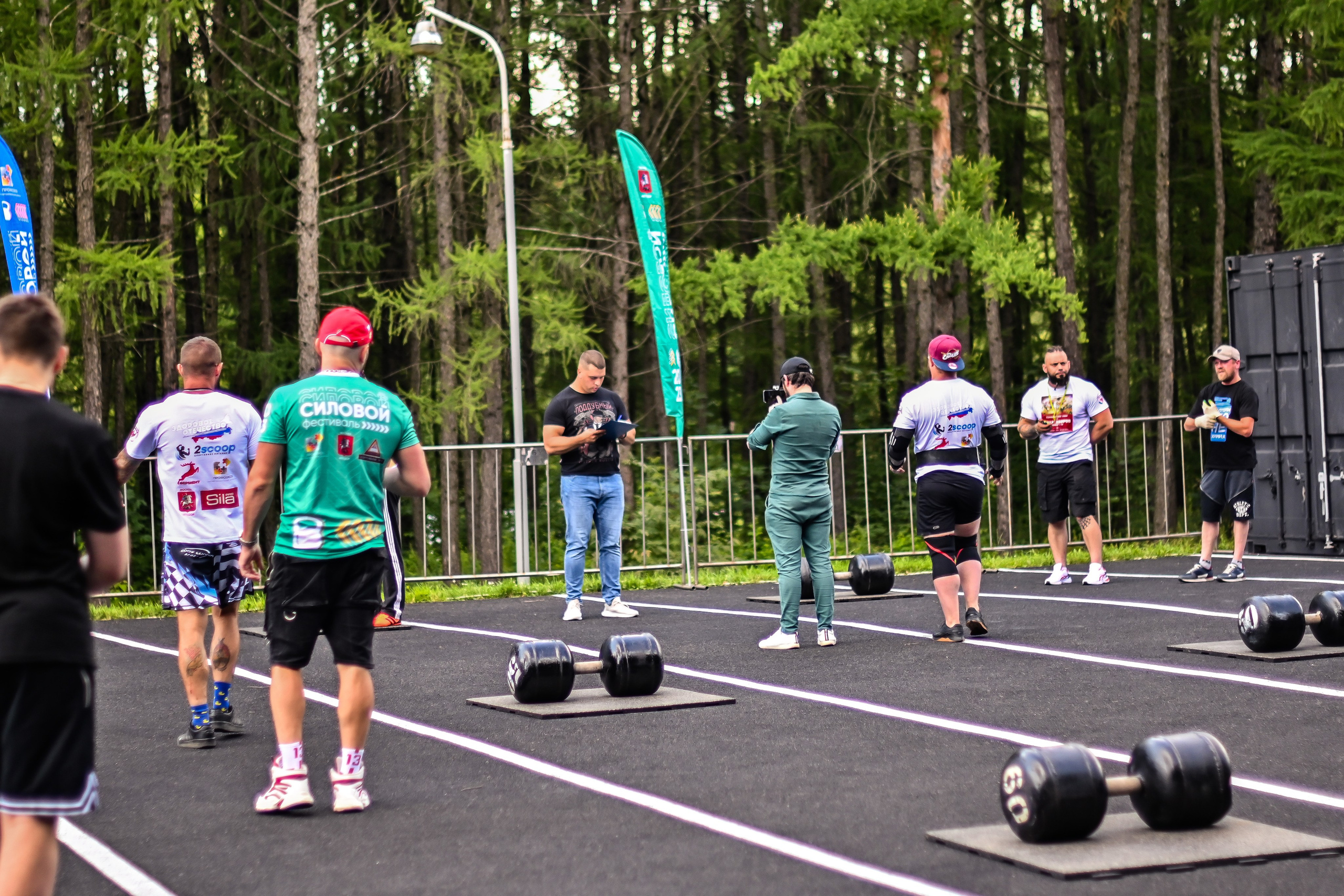 СТРОНГ. Фотограф для бизнесконтента, репортажей и семейного альбома в Москве
