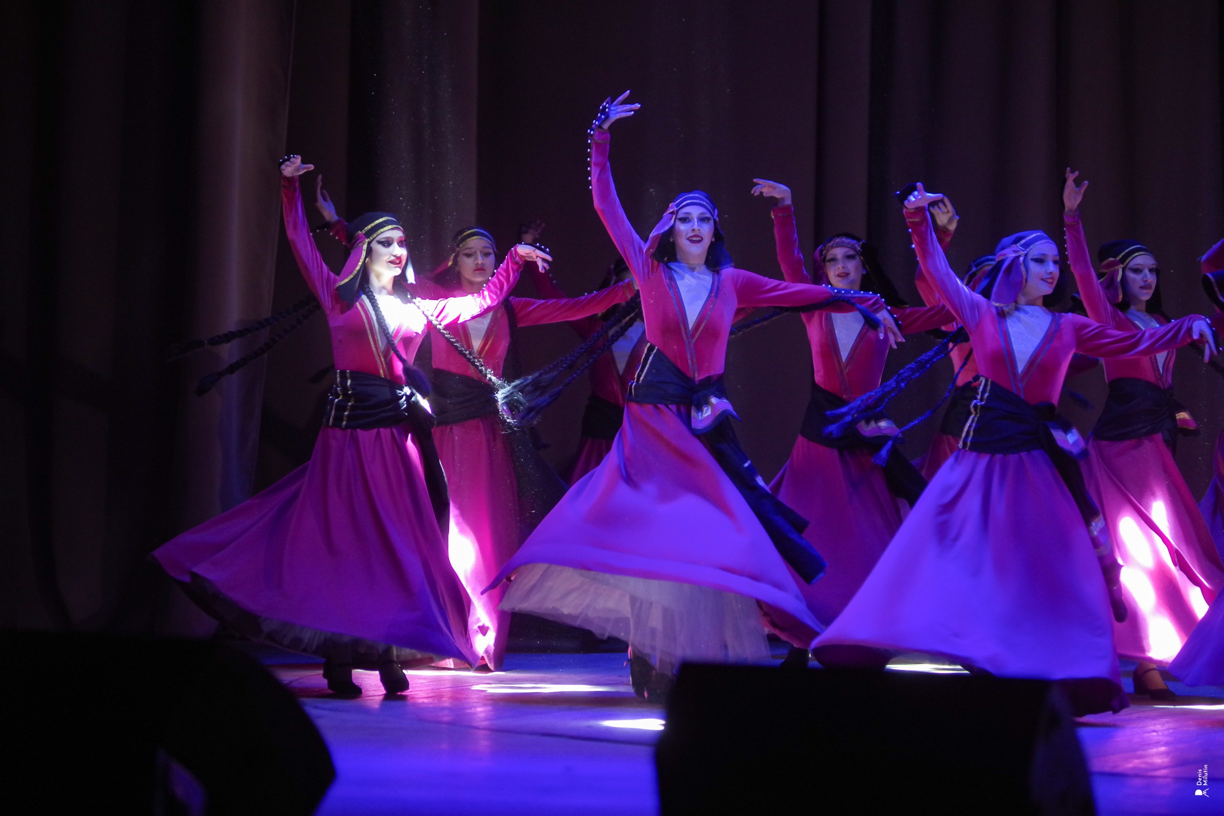 Танцы в Хоби. Портретный фотограф Денис Милютин