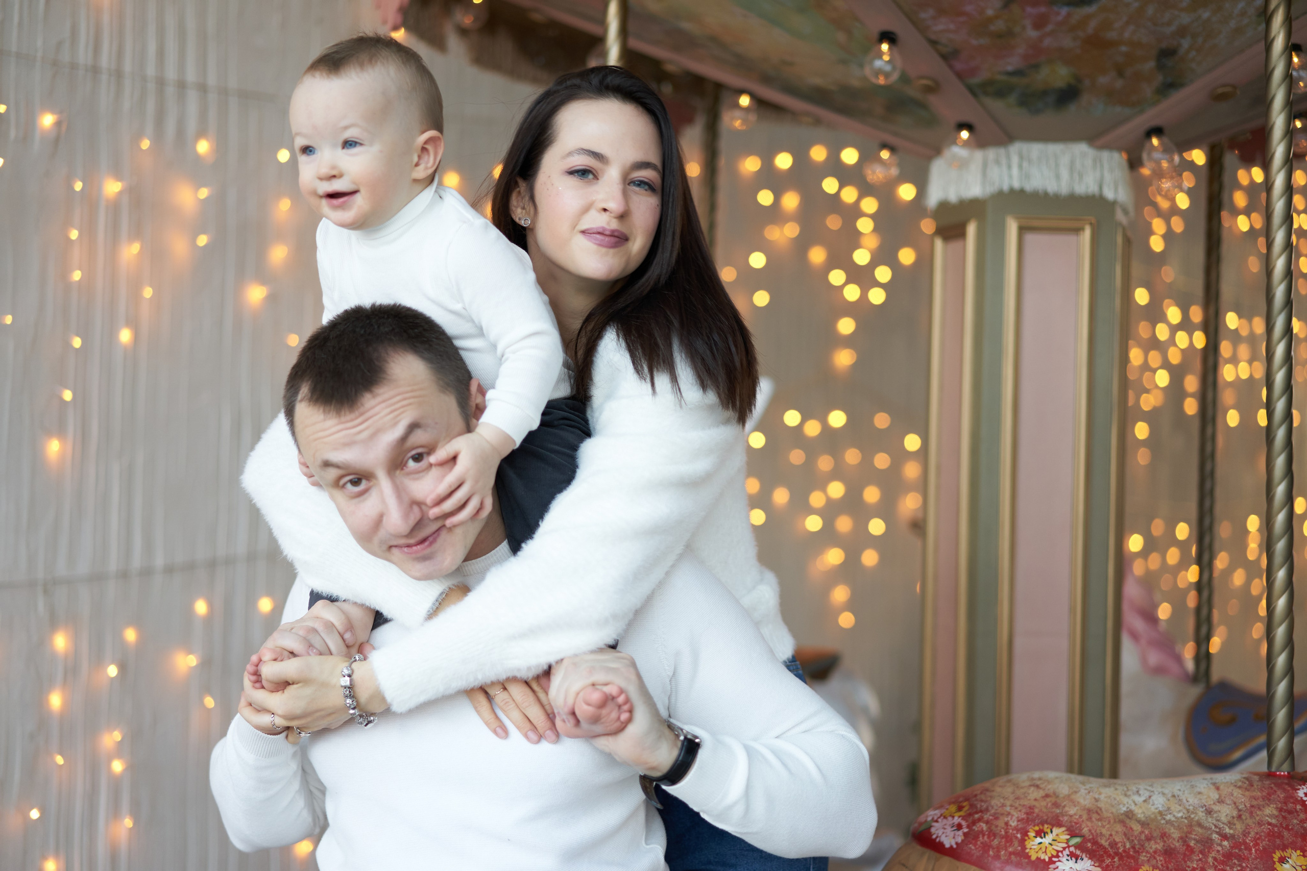 Семейная фотосессия в студии. Фотограф Екатеринбург Кокшарова Александра