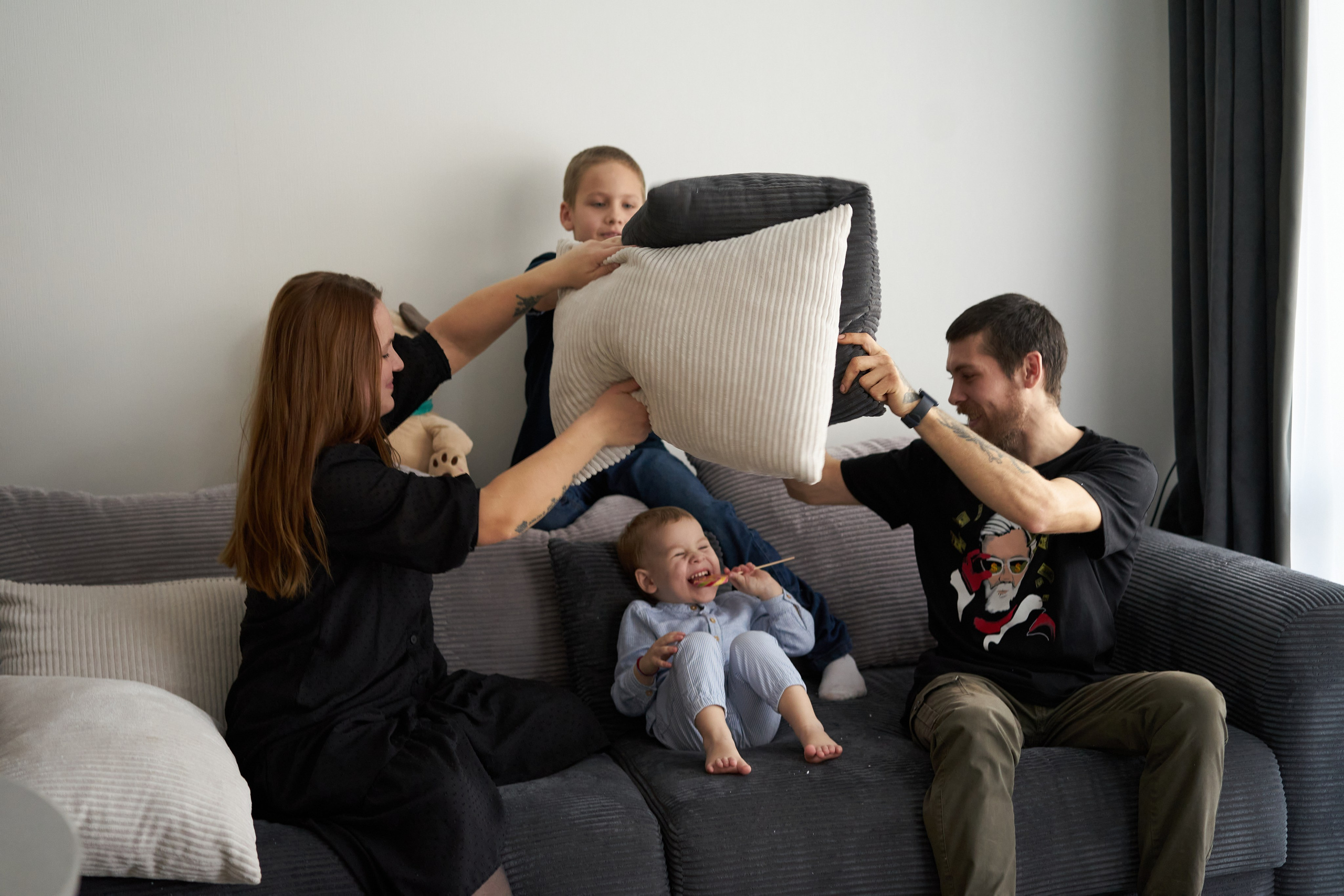 Семейная фотосессия дома. Фотограф Екатеринбург Кокшарова Александра