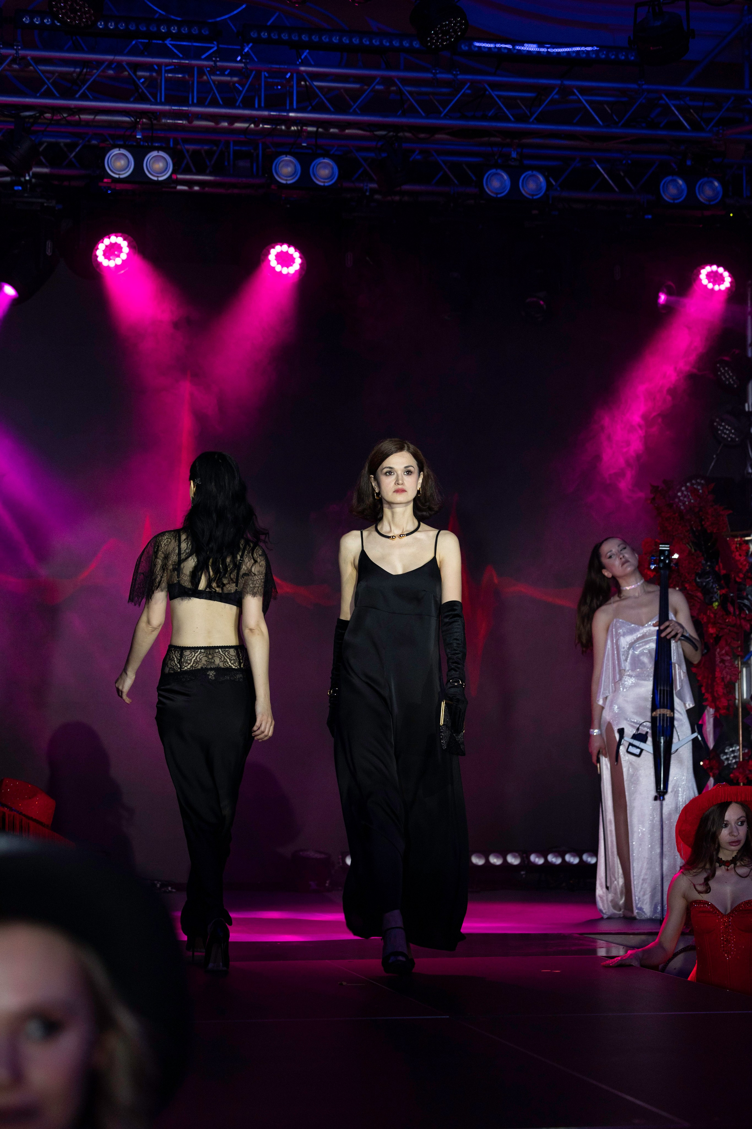 Модный показ «ИСКУШЕНИЕ» Казино Шамбала. Фотограф Olya Posnimay