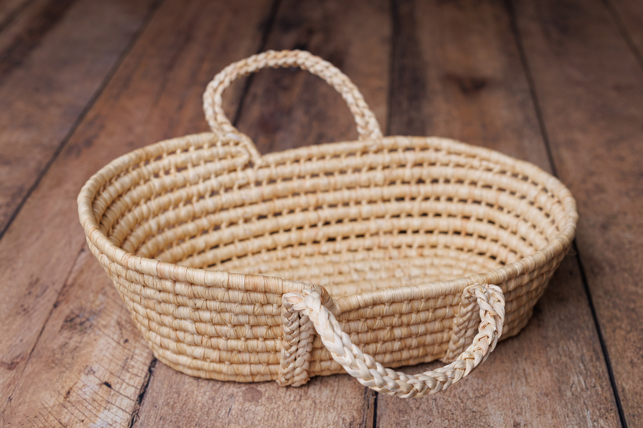 Реквизит для фотосессии новорожденных. Фотограф Newborn и Крещения в Москве и области