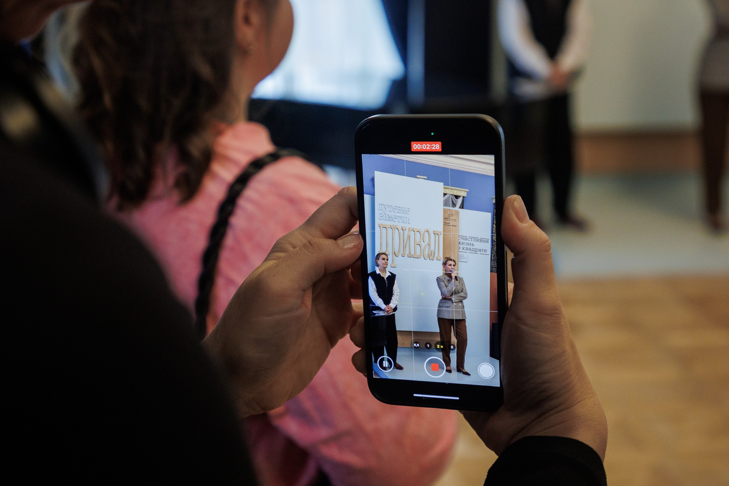 Открытие экспозиции «Путевые заметки. Привал». Фотограф городских и семейных событий Артем Карпухин