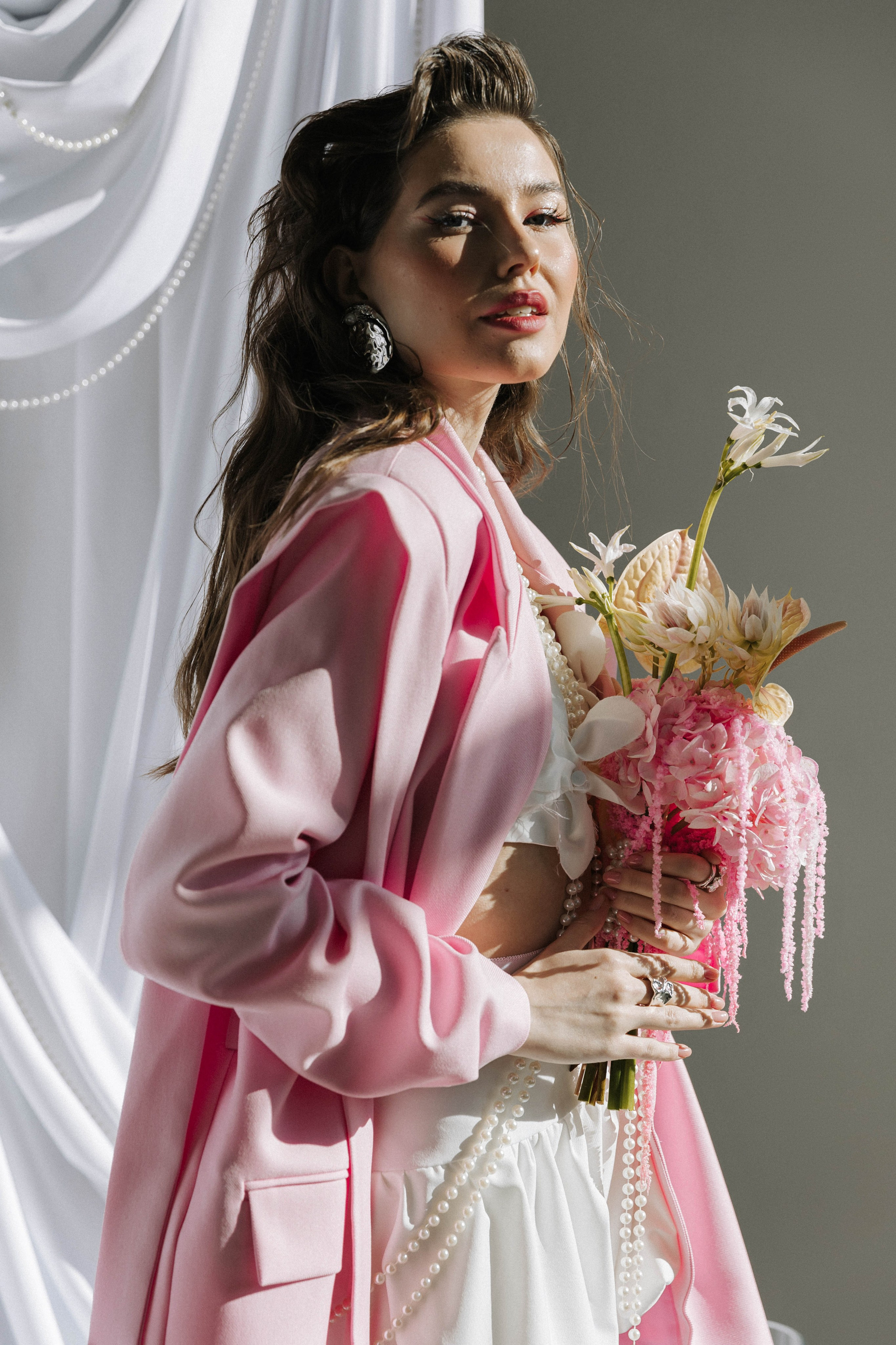 Настя. Э Т О М Ы