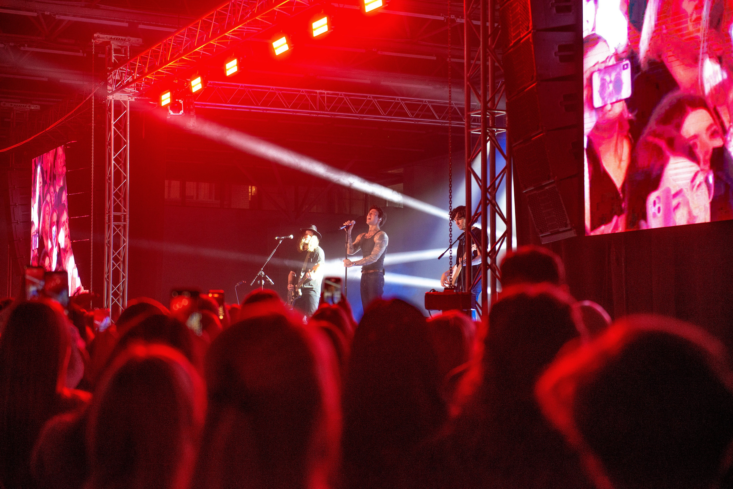 Концерт Хolidayboy. Школьный, фэшн фотограф в Тюмени и в России Ирина Королева