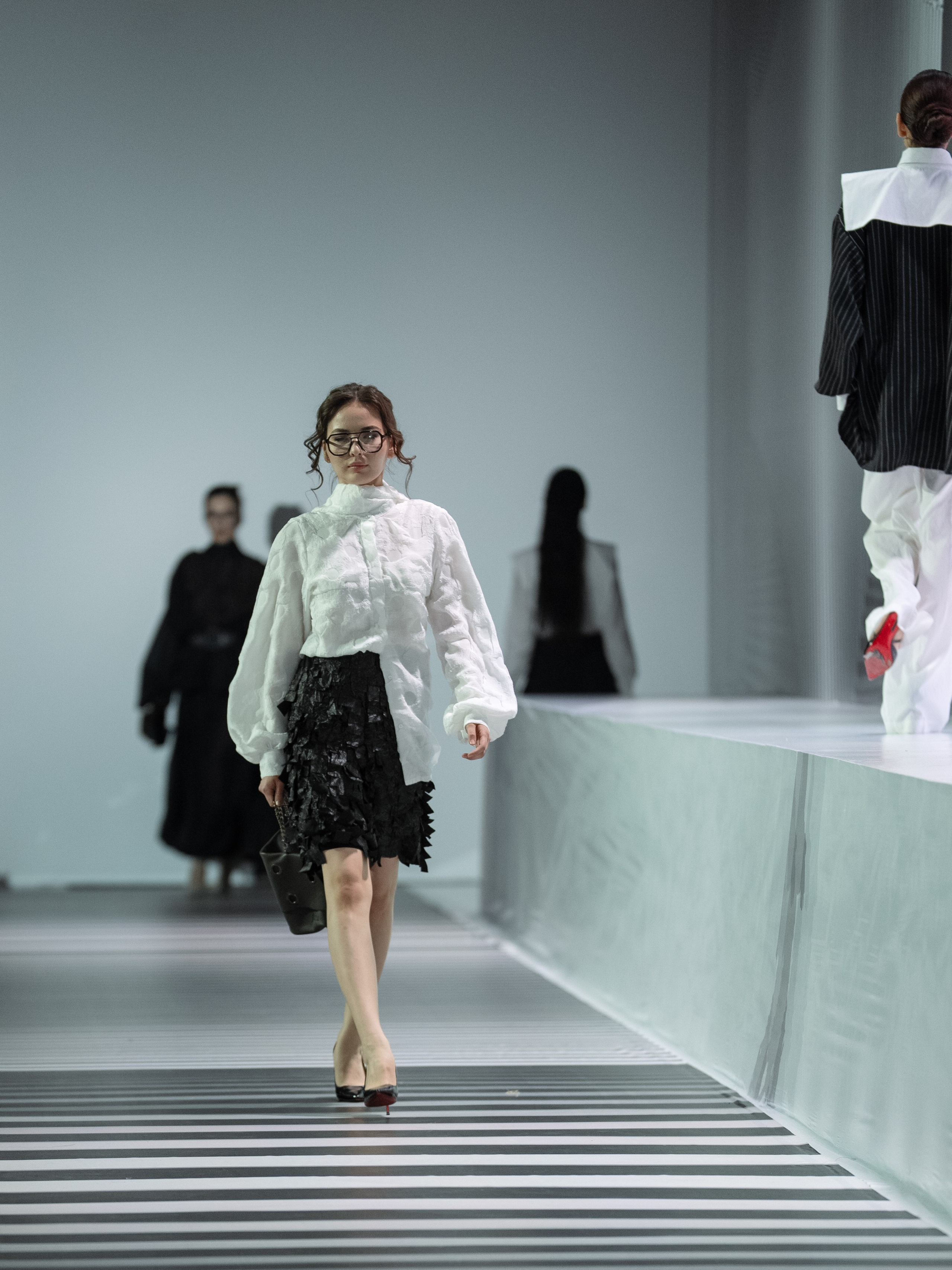 Designer LEILA KHANUM. Сайт Алматинского НЮ АРТ, будуар и фэшн фотографа Дениса Карпенко