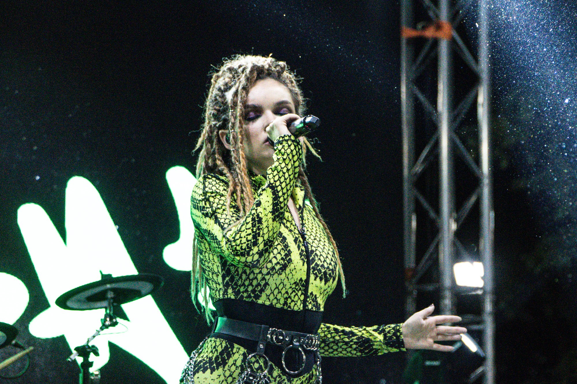 Концерт ко Дню молодёжи 2022. Репортажный, промышленный и маркетплейс-фотограф Дмитрий Чернат