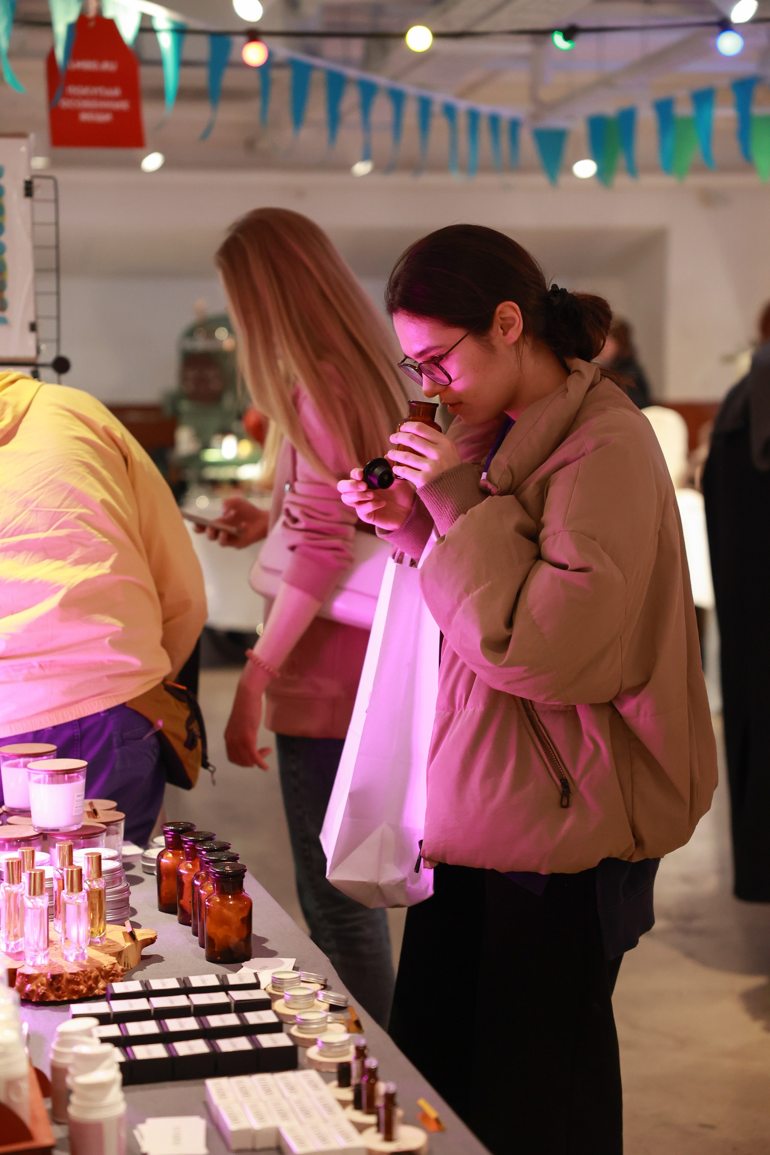 2–3 марта 2024 в пространстве «Три вокзала. Депо» / День 2 / фото Саша Жукова. Фотоотчеты «Ламбада-маркета»