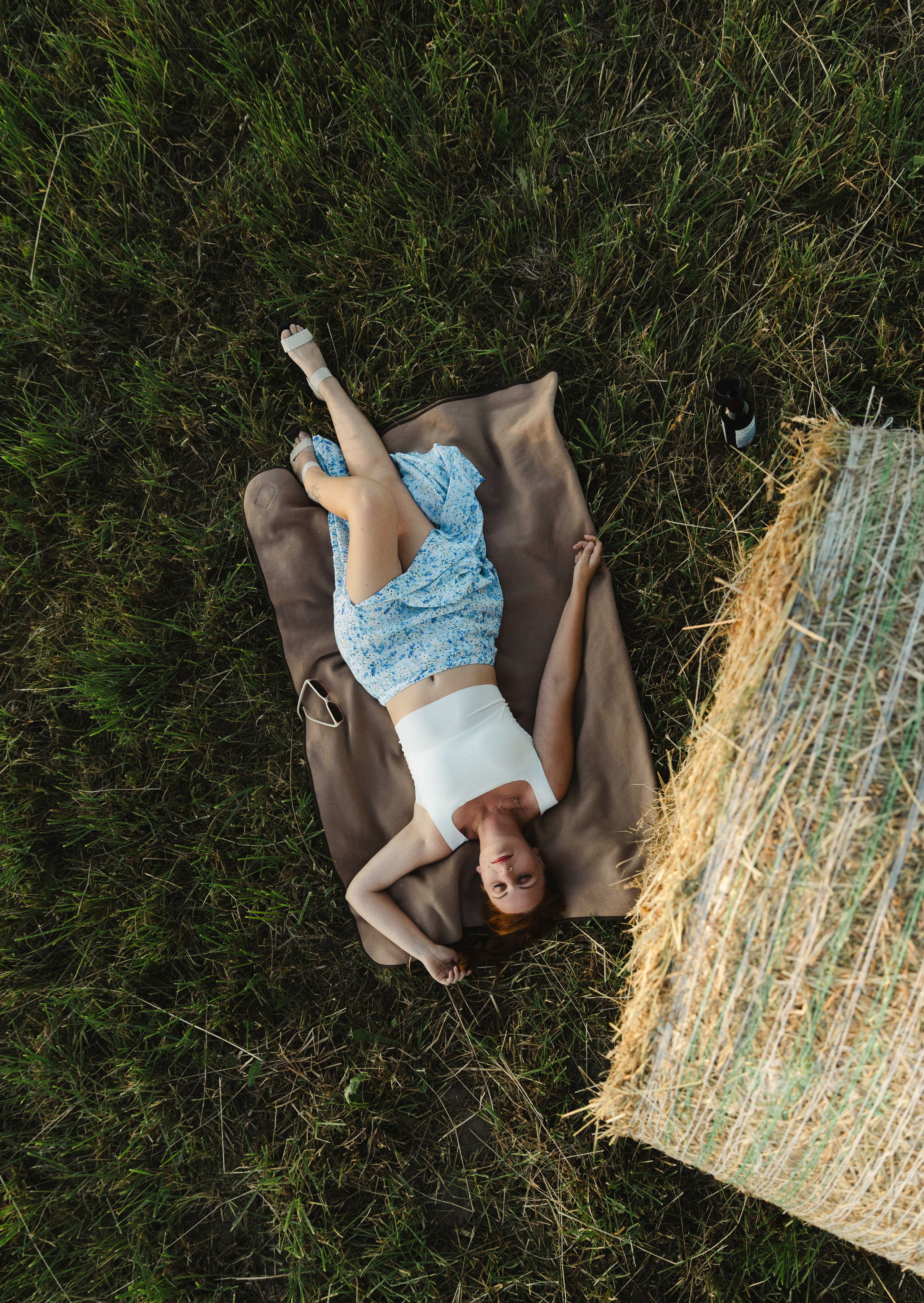 Молодость — это танцевать с бокалом. Свадебный и семейный фотограф в Карелии
