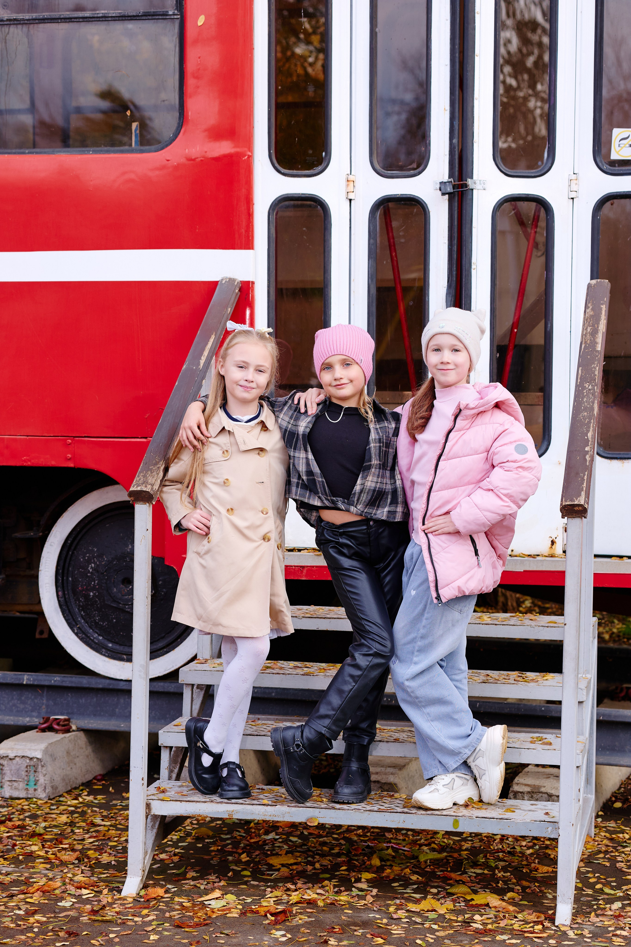 Прогулка в парке классом. Фотограф Выпускные альбомы Таганрог Сергей Коробченко