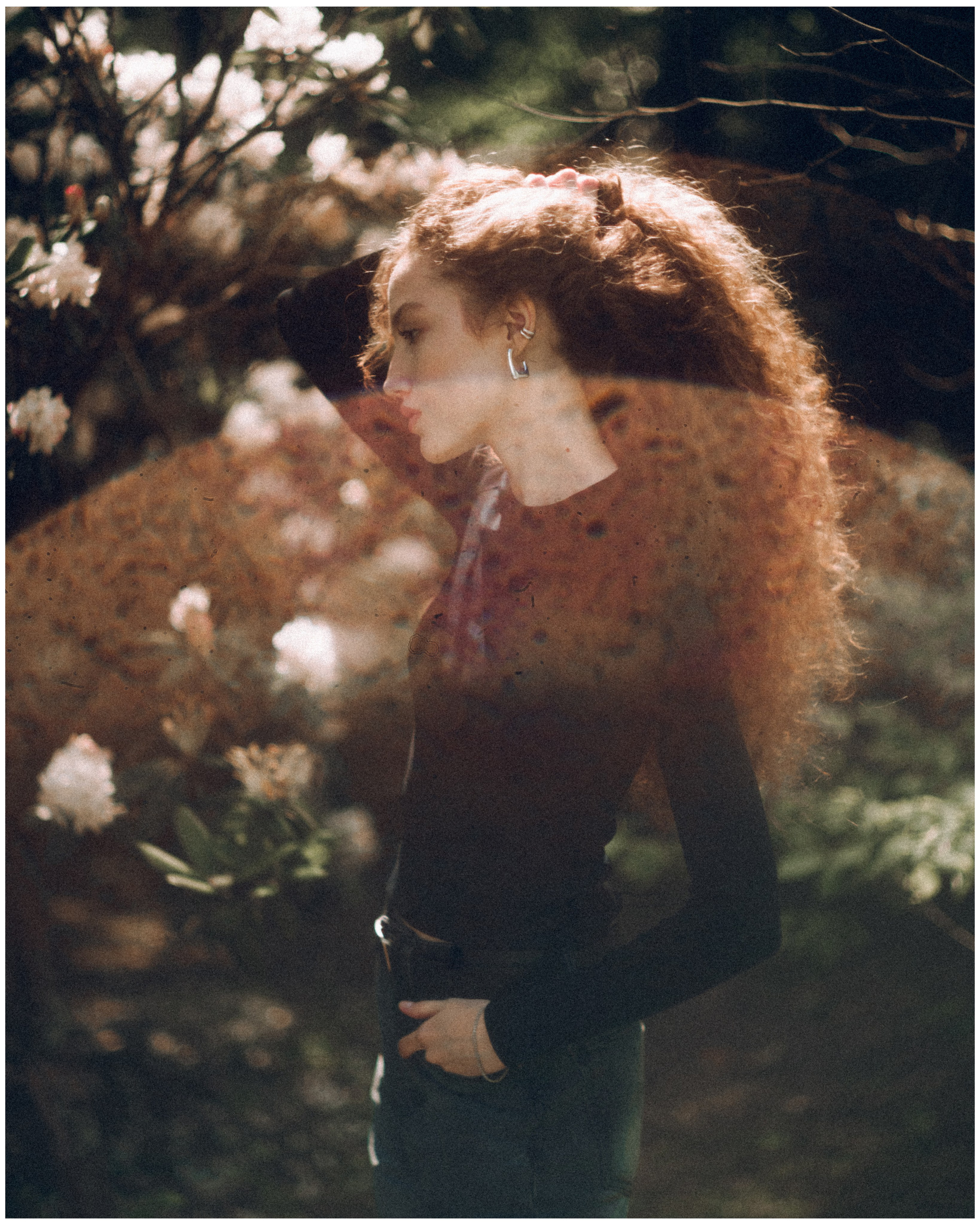 Прогулочная фотосессия в саду в Петербурге