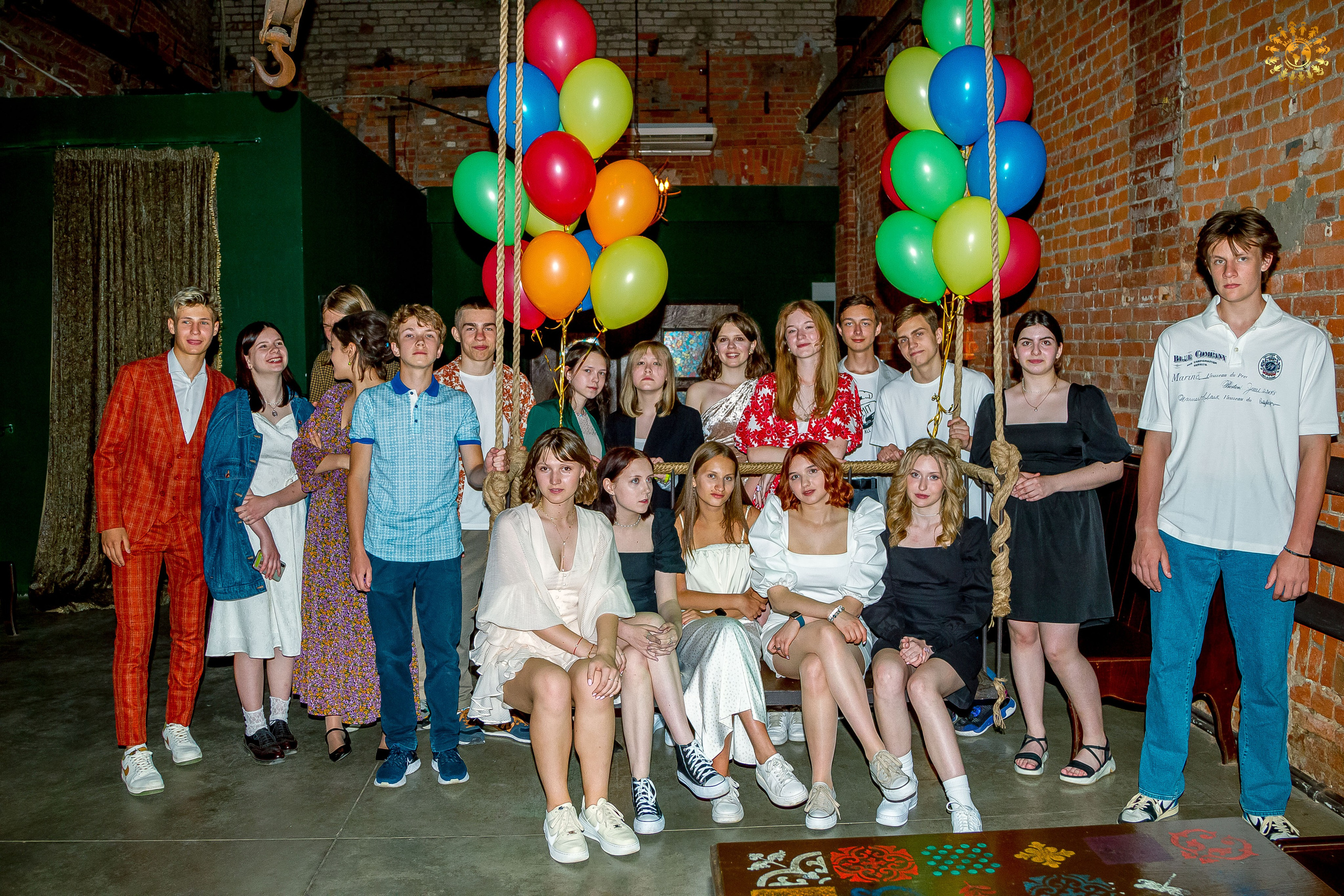 Выпускной 2023 (Школа 548; 9 Ж класс) AG Loft «Библиотека», Москва. Репортажная съемка в Москве и области. Анималистика