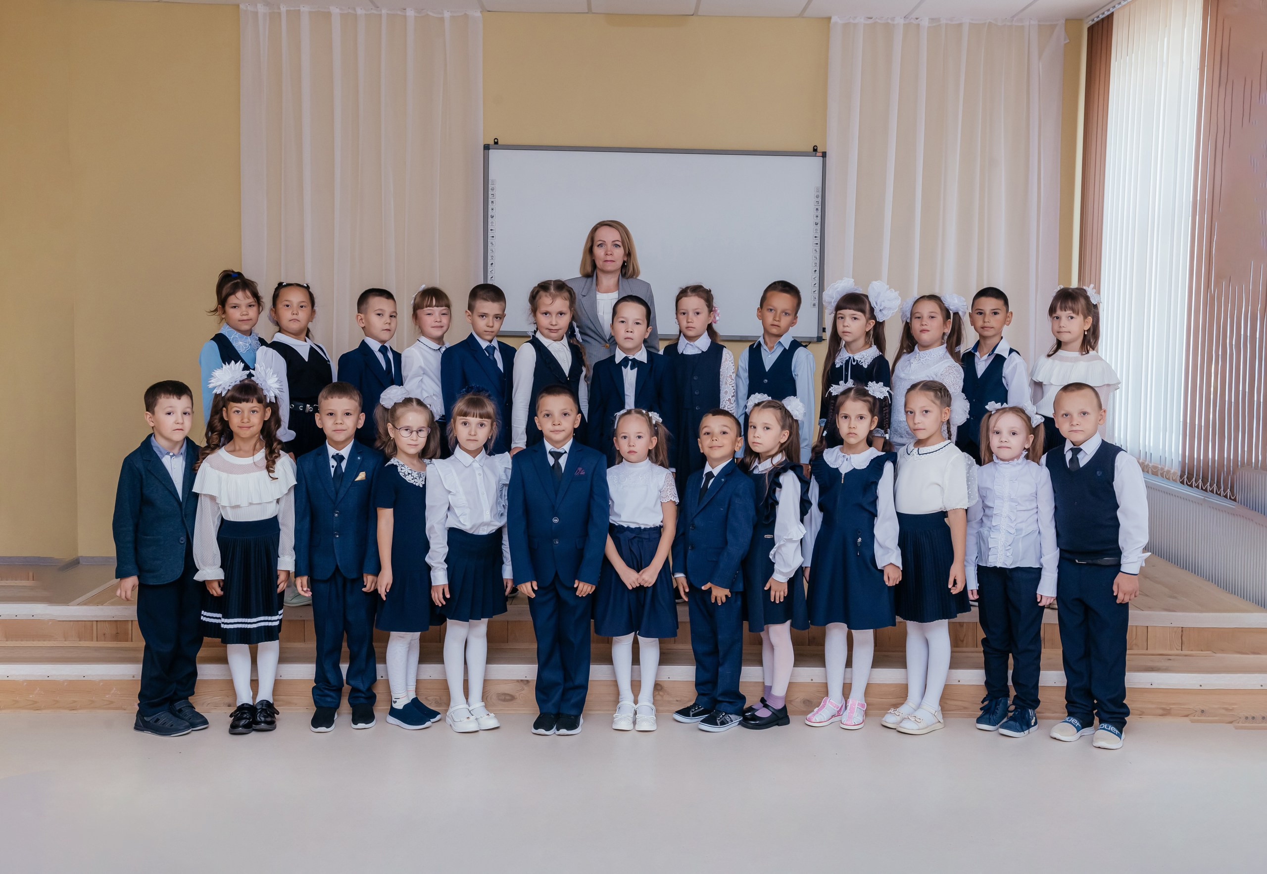 Выпускной альбом, последний звонок. Akhmadeevmedia.ru