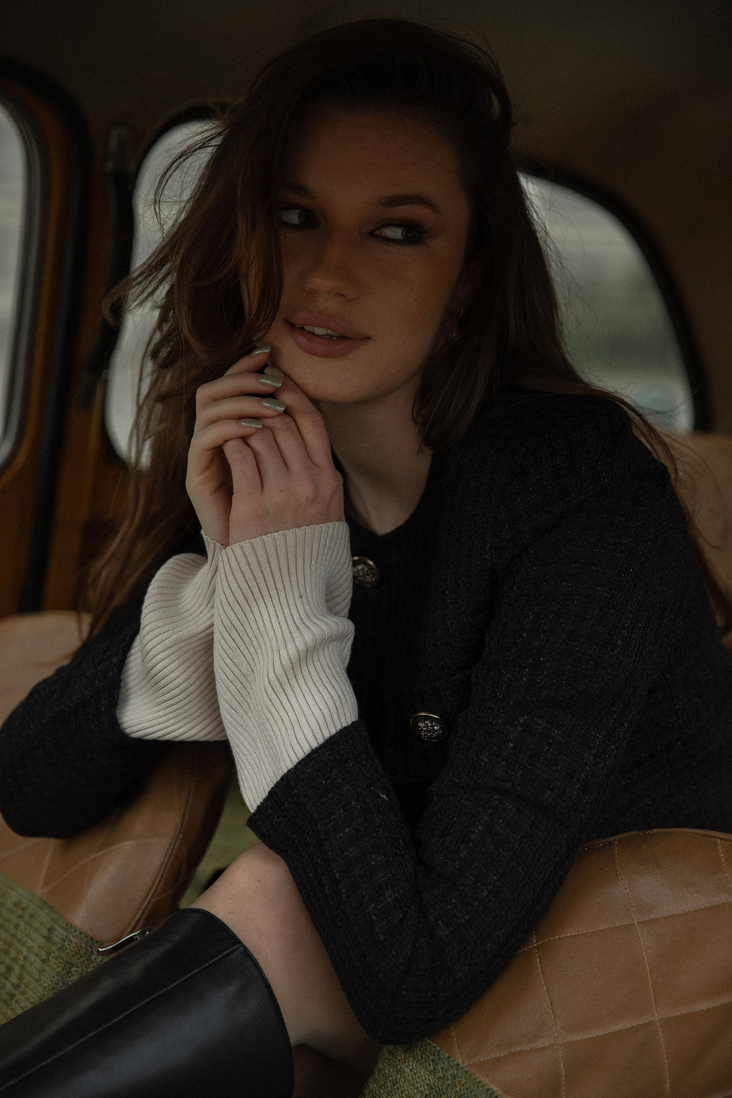 Женская фотосессия с ретро авто. Свадебный фотограф Бакрымова Валентина