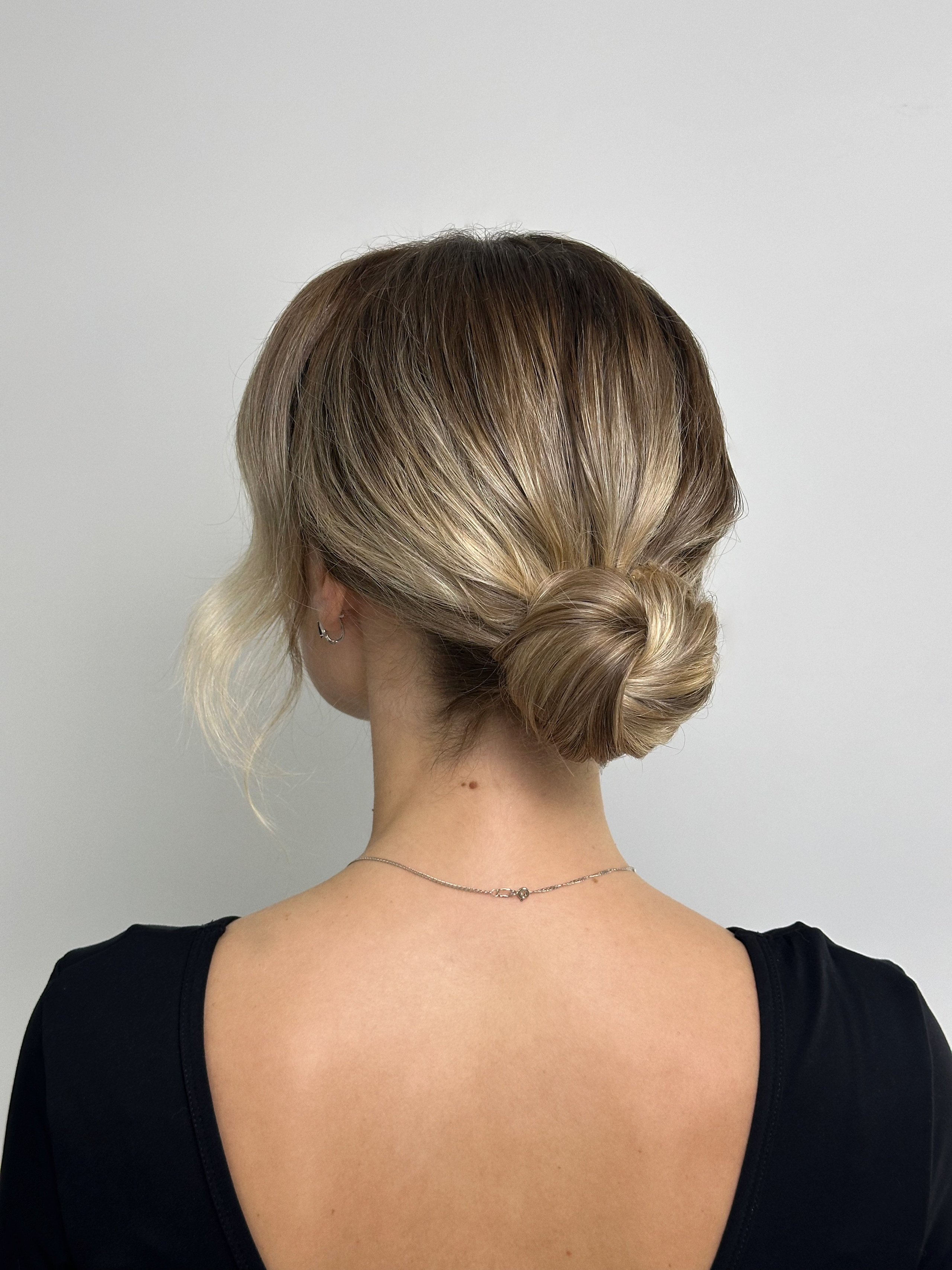 Прически, укладки. Студия визажистов, стилистов по прическам, бровистов и мастеров по ресницам