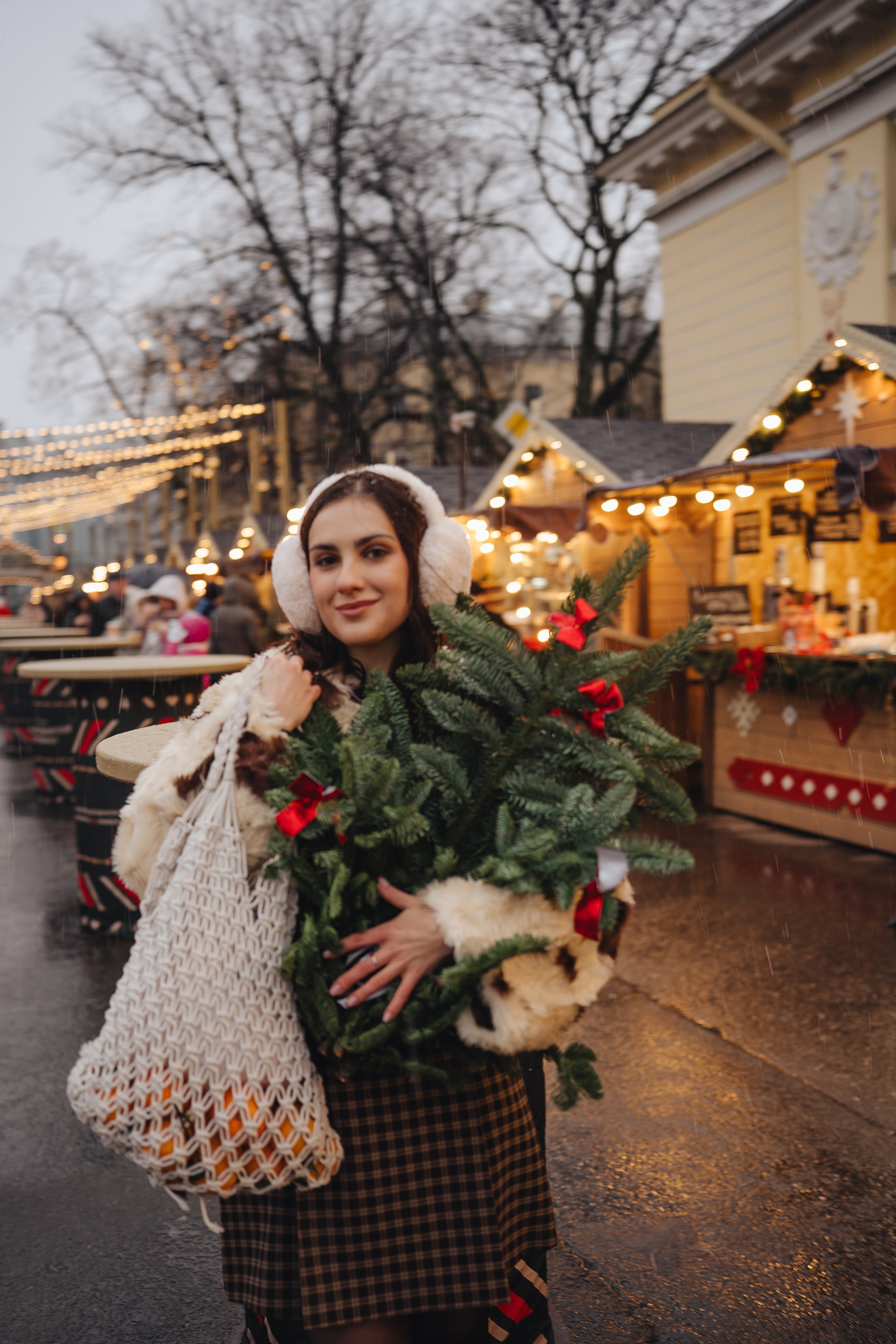 ПРОГУЛКА НА МАНЕЖНОЙ ПЛОЩАДИ ДЛЯ ДЕВУШКИ ПЕРЕД НОВЫМ ГОДОМ (НОВОГОДНЯЯ ФОТОСЕССИИЯ НА МАНЕЖНОЙ ПЛОЩАДИ). Профессиональный фотограф, Санкт-Петербург — Виктория Богомолова