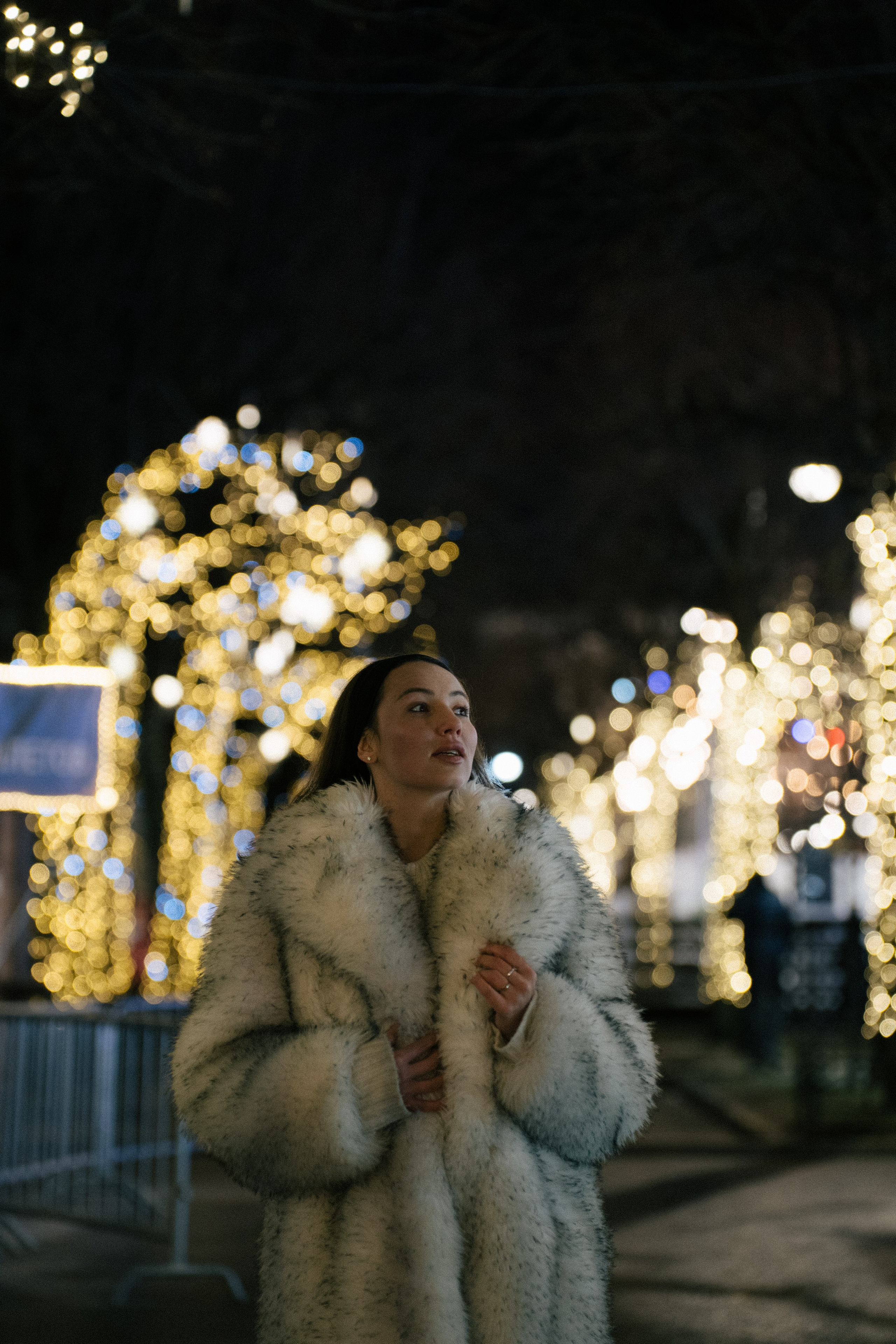 ПРОГУЛКА НА МАНЕЖНОЙ ПЛОЩАДИ ДЛЯ ДЕВУШКИ ПЕРЕД НОВЫМ ГОДОМ (НОВОГОДНЯЯ ФОТОСЕССИИЯ НА МАНЕЖНОЙ ПЛОЩАДИ). Профессиональный фотограф, Санкт-Петербург — Виктория Богомолова