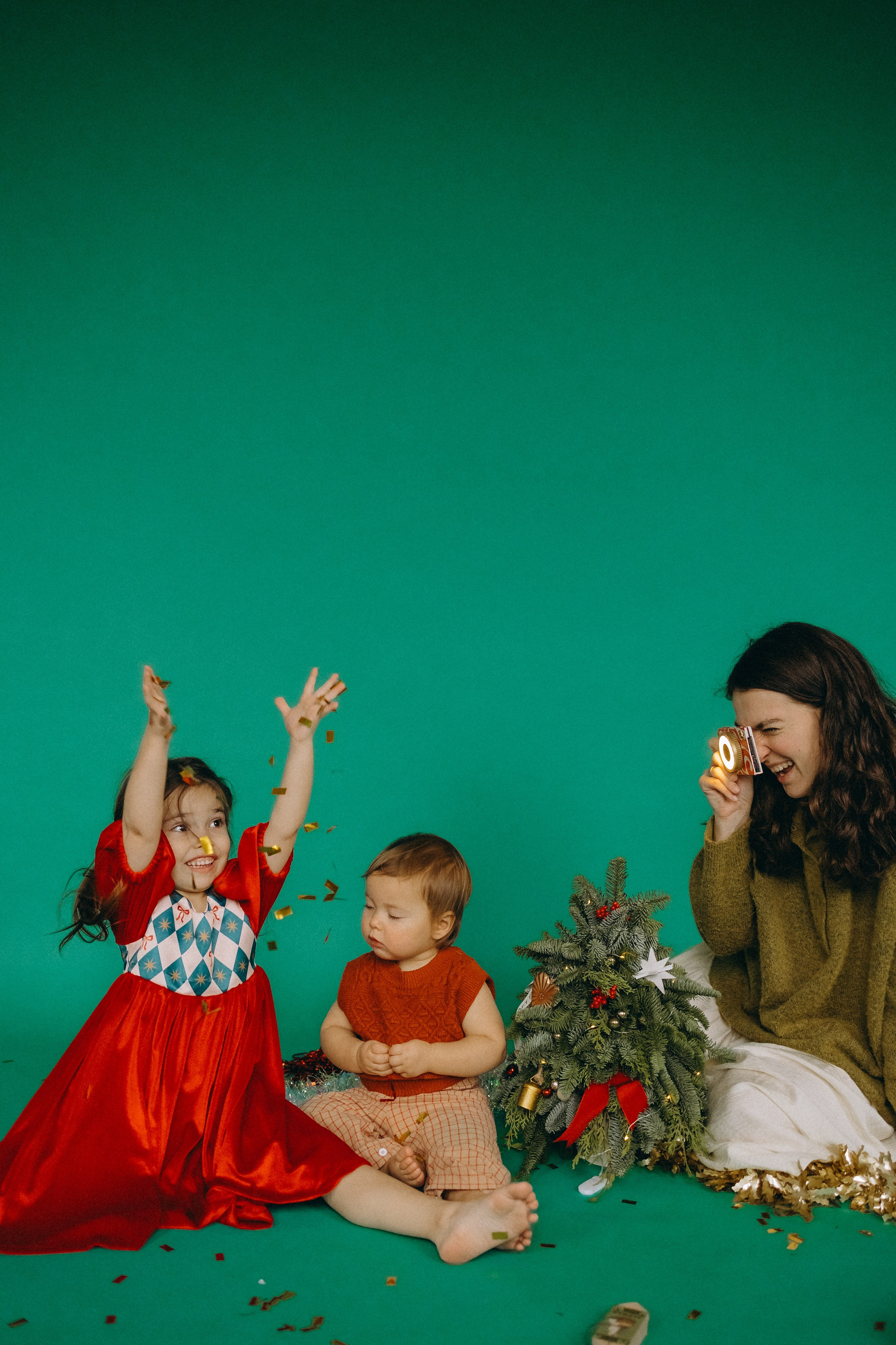 Женя, Мия, Нина. Главная