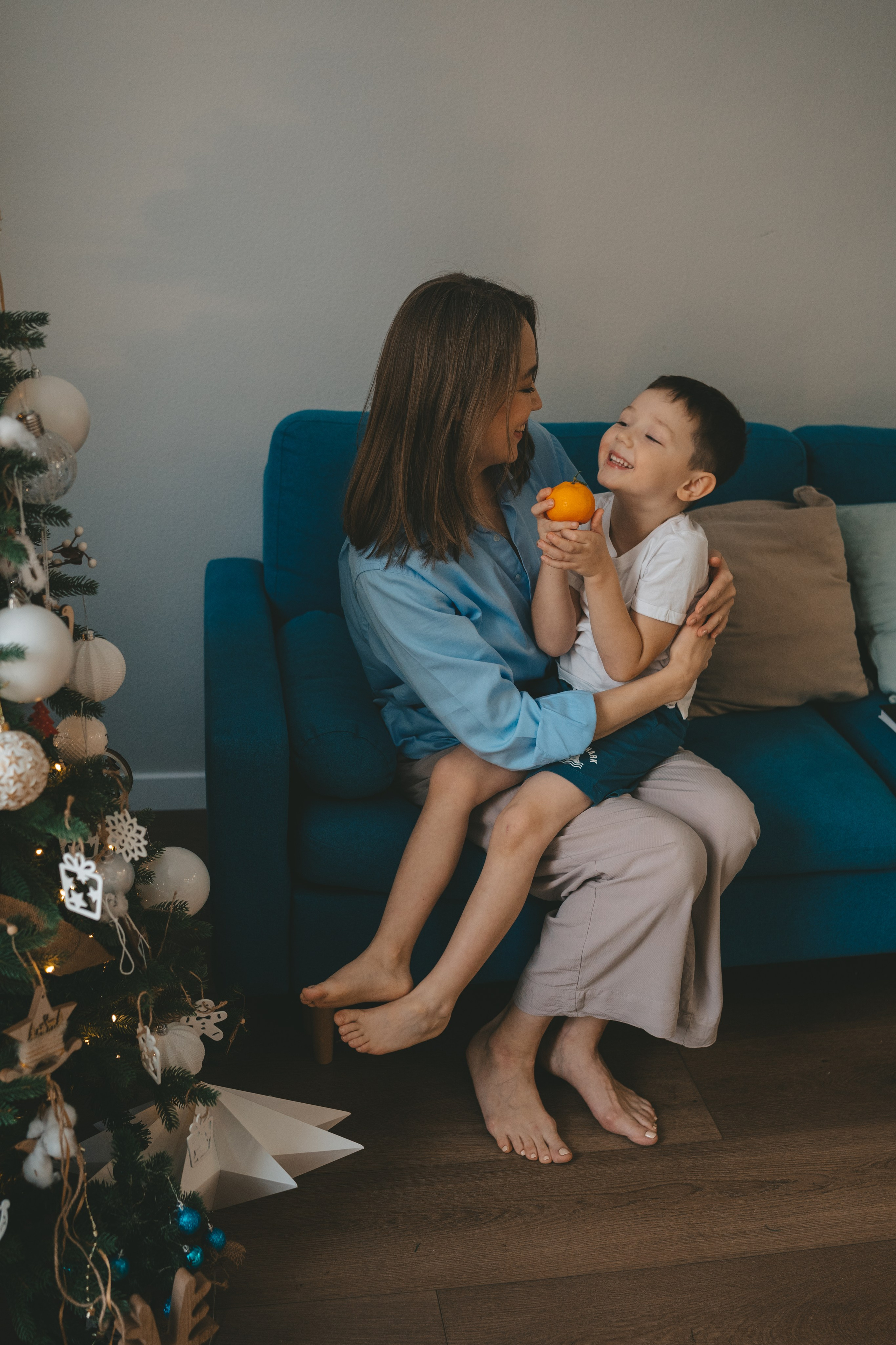 Новогодняя семейная съемка с двумя детьми. Фотограф Екатерина Канчалаба