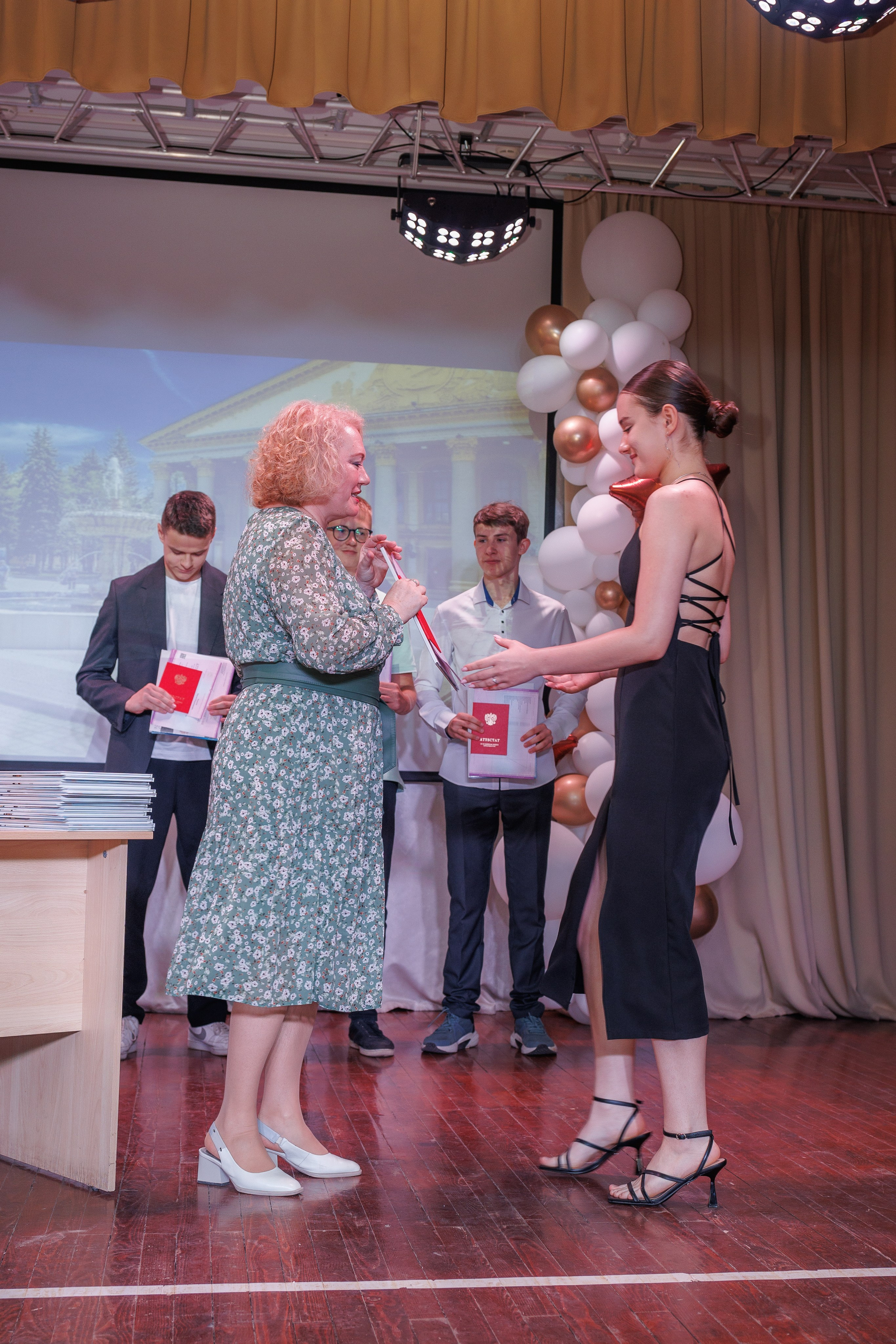Вручение аттестатов. Свадебный и семейный фотограф в Новосибирске Ирина Дорошкова